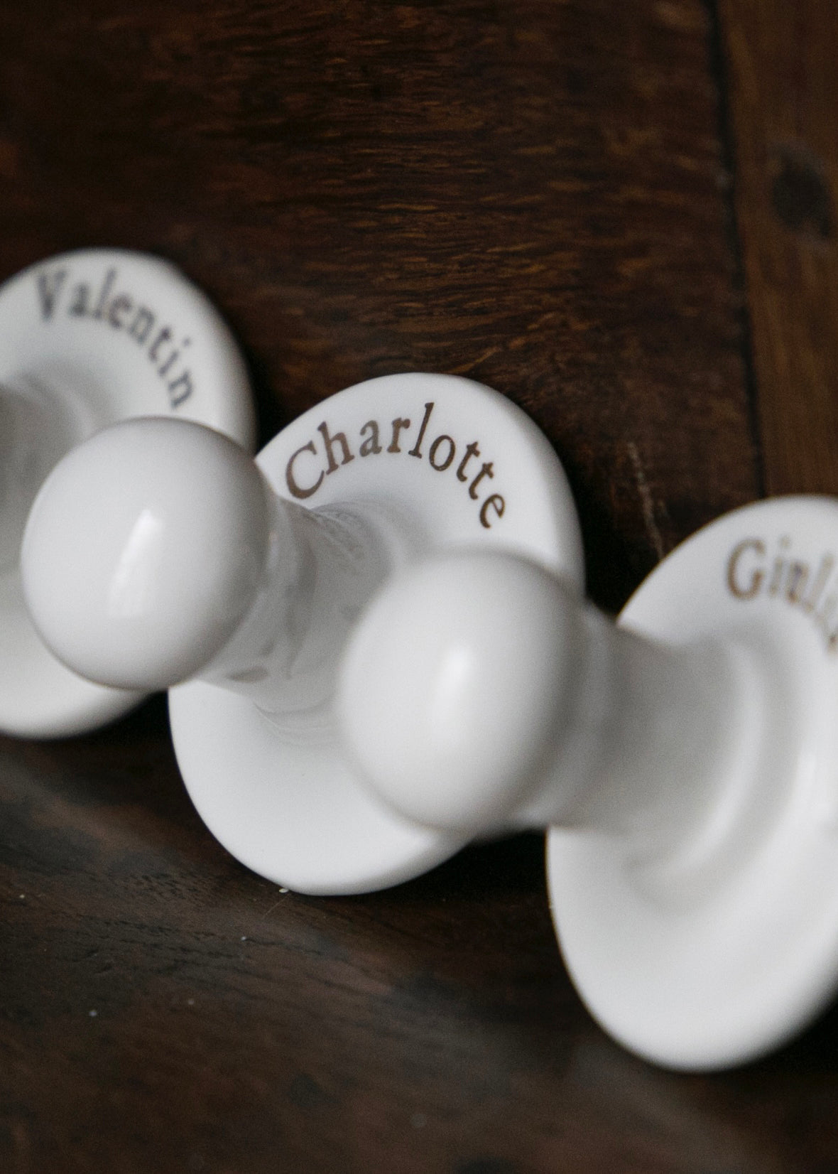 Petite patère en porcelaine blanche