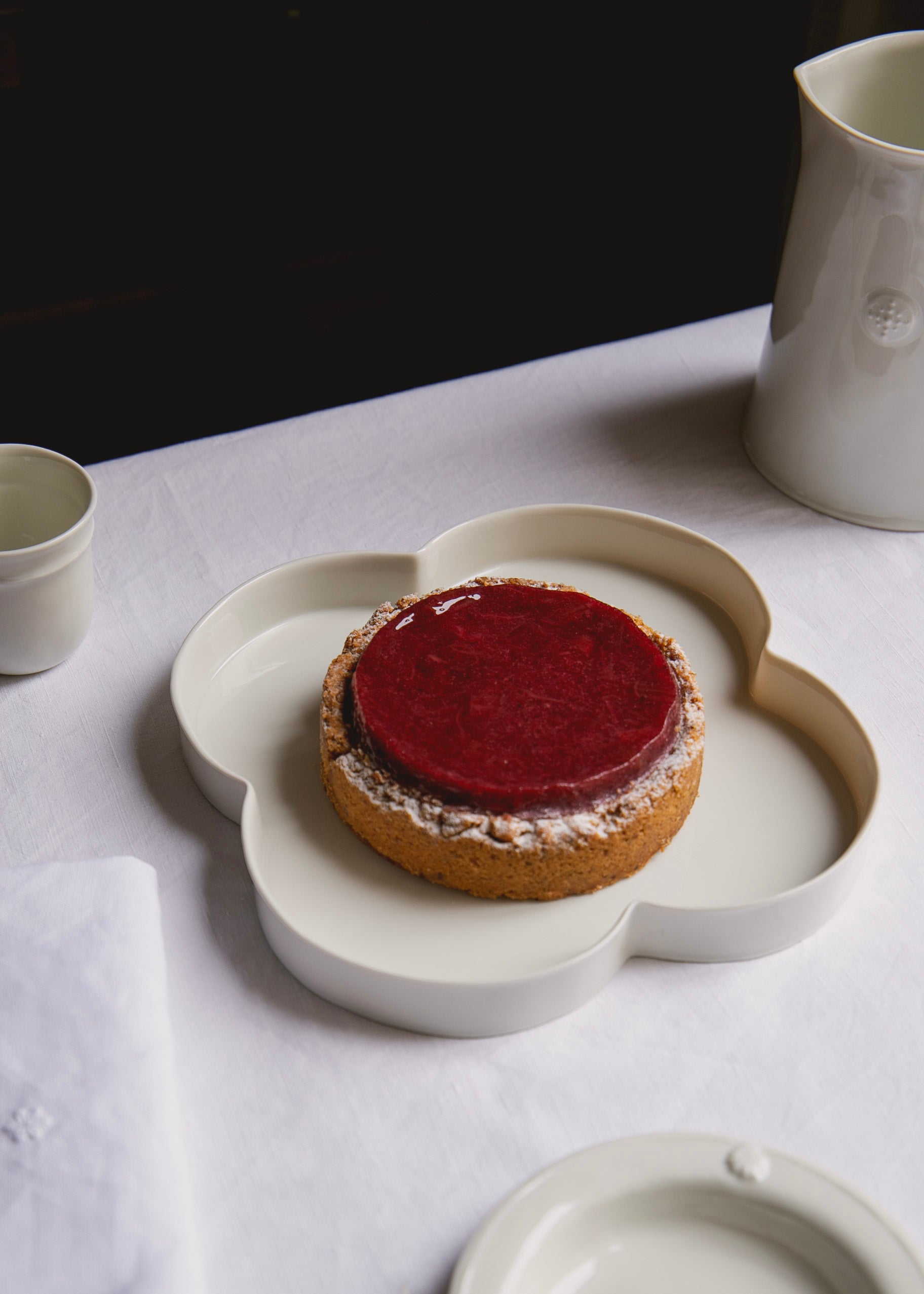 Quadrilobée white porcelain dish