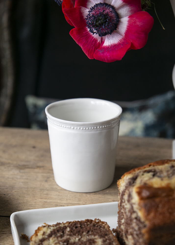 Louis XVI latte tumbler in white porcelain