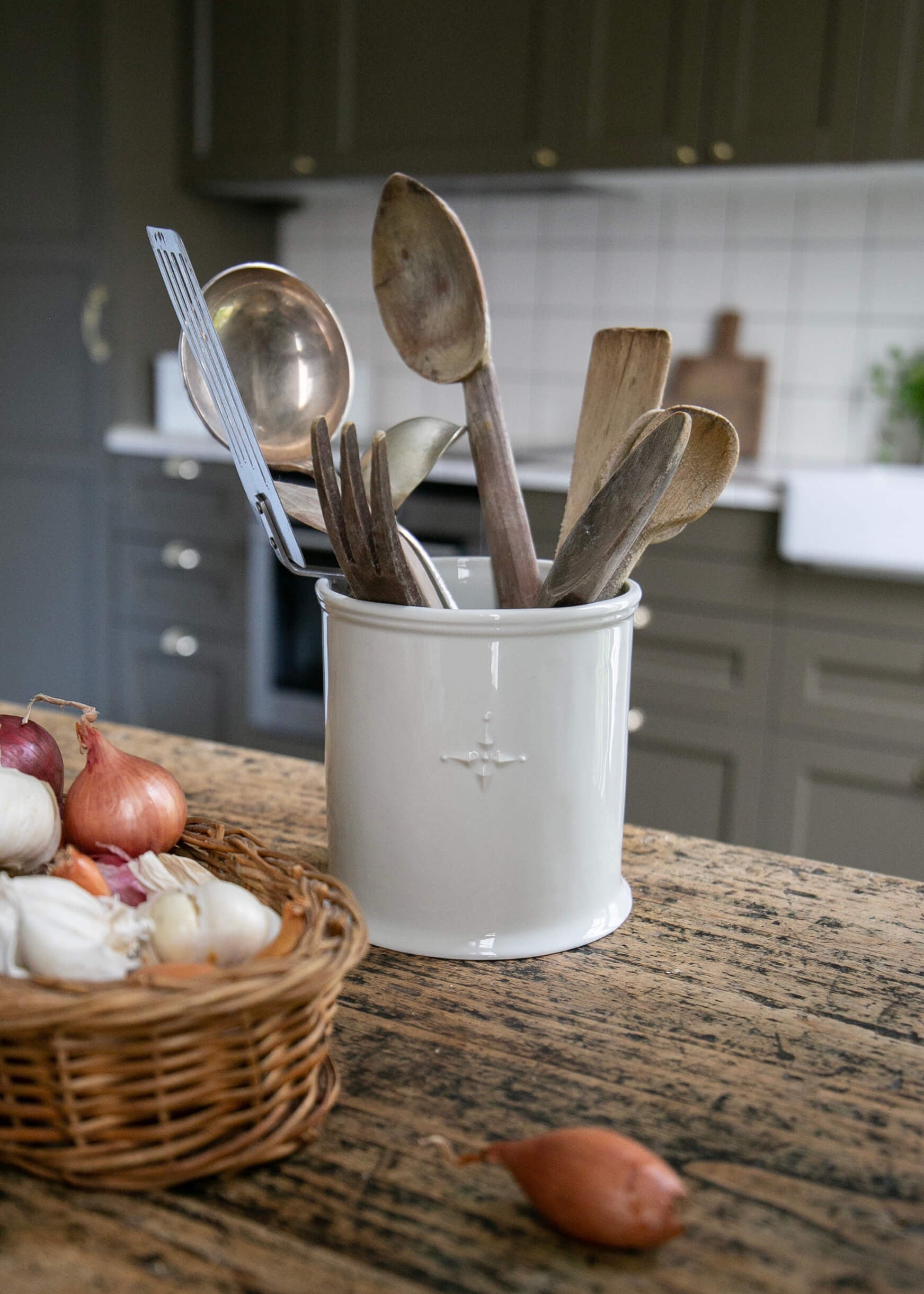 Lutèce white porcelain utensil pot