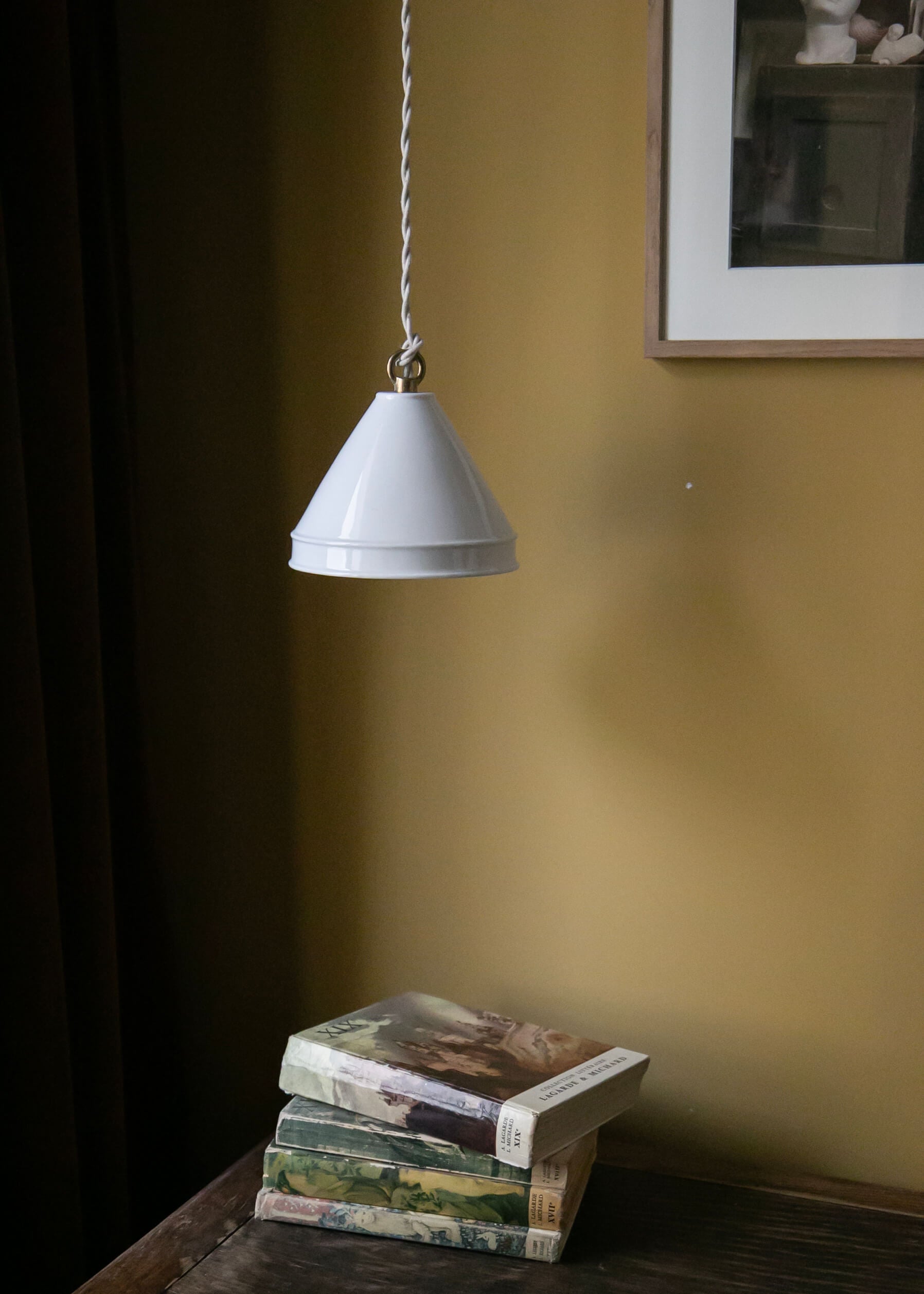 Medium Behor porcelain pendant light