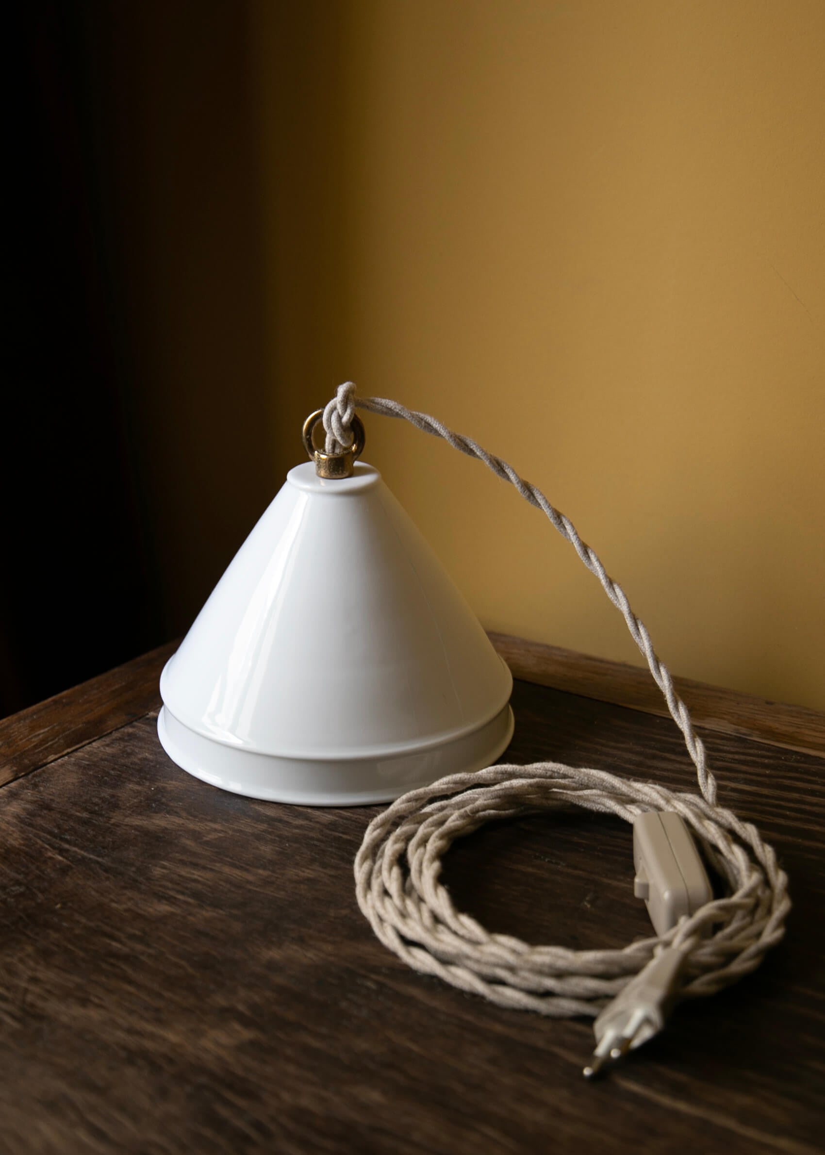 Behor white porcelain portable lamp