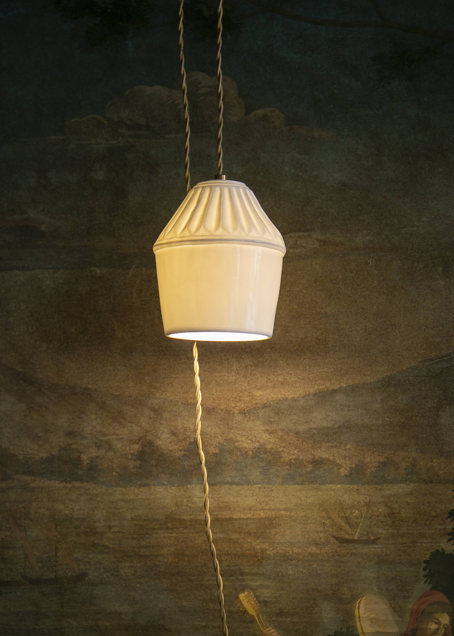 Siam white porcelain portable lamp