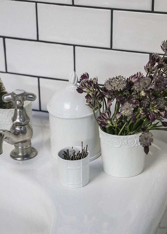 Apothecary jar small Simple model in white porcelain