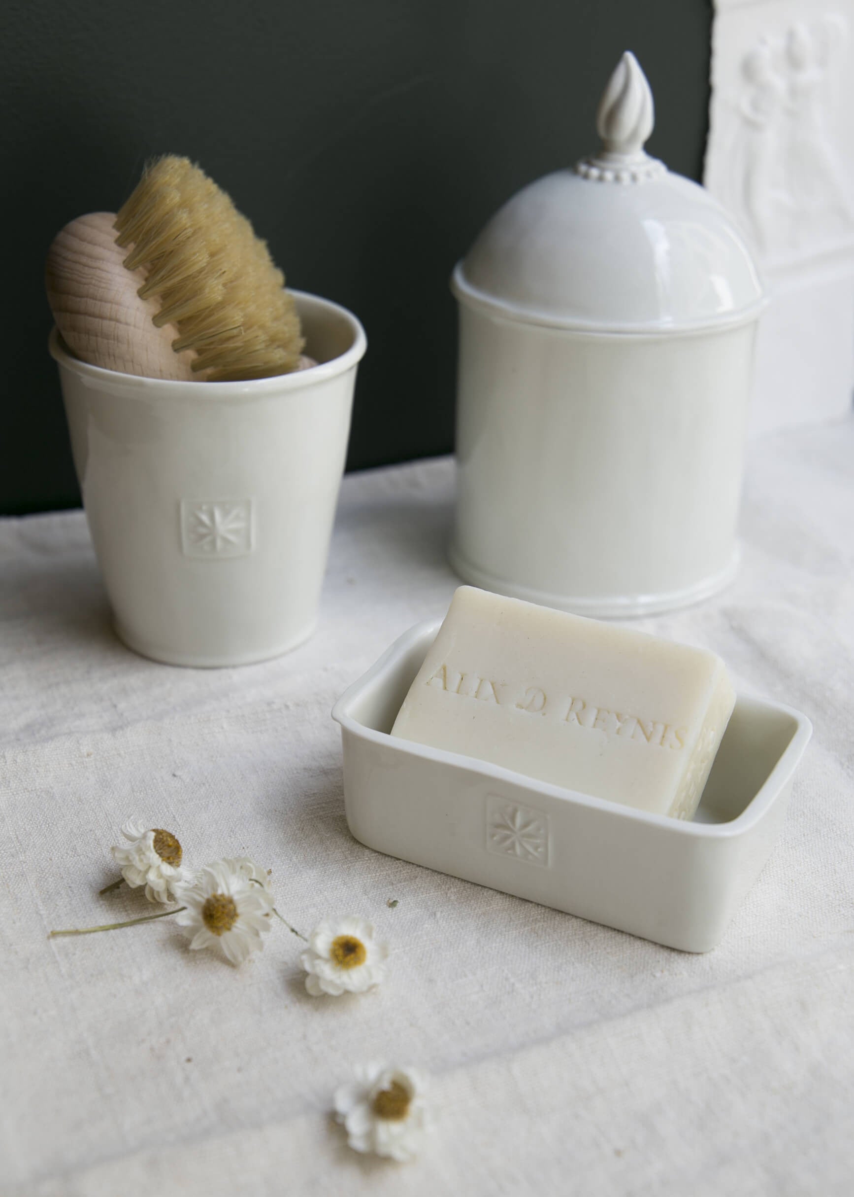 Etoile countertop soap dish