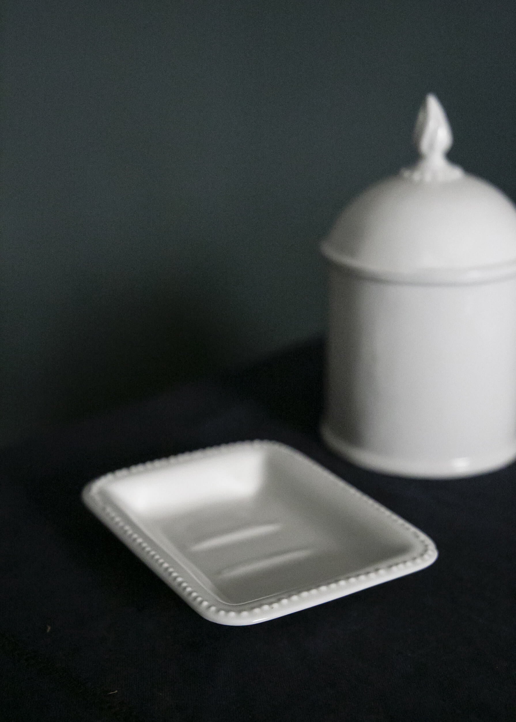 Oreste countertop soap dish in white porcelain