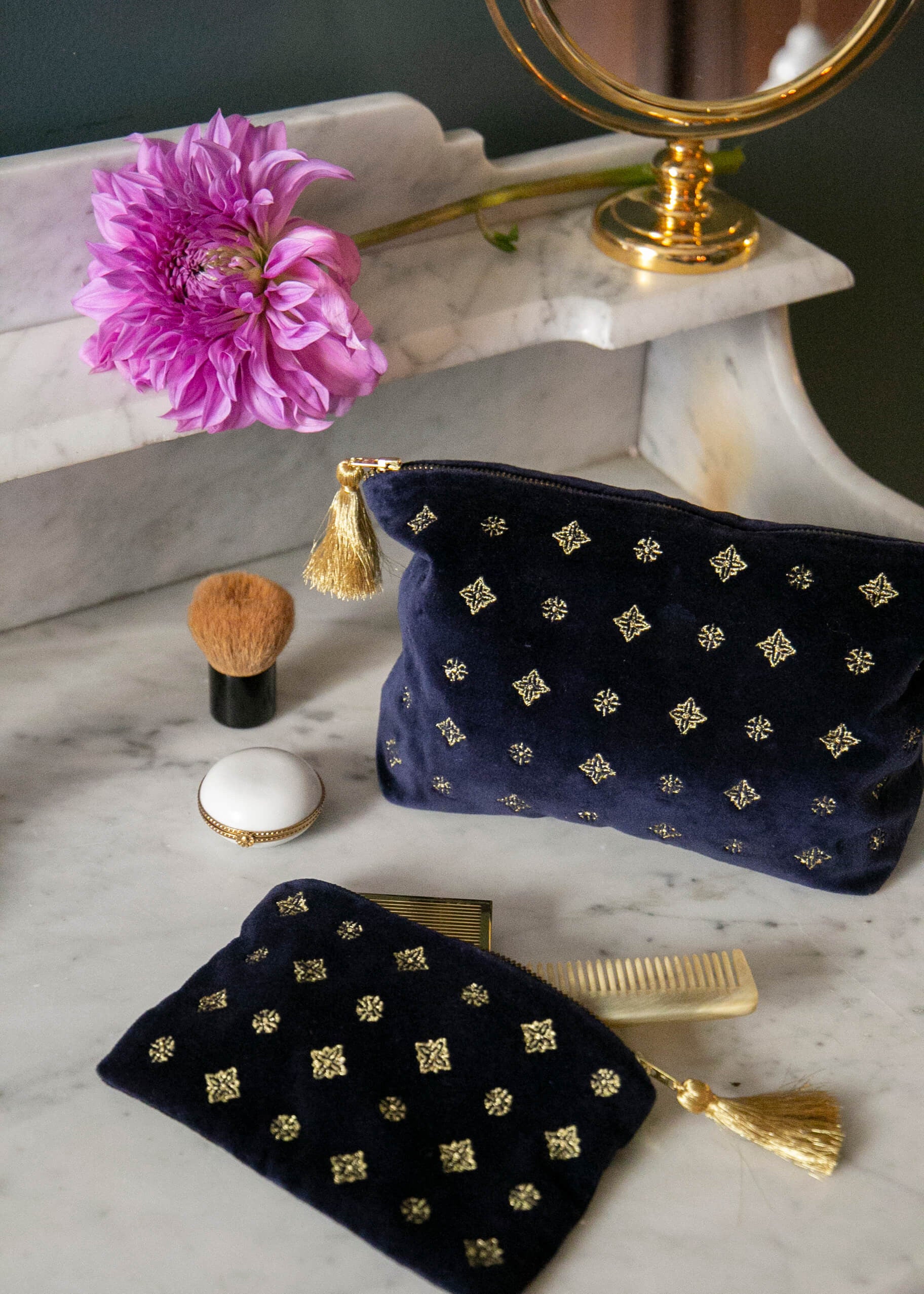 Trousse de toilette en velours bleu nuit