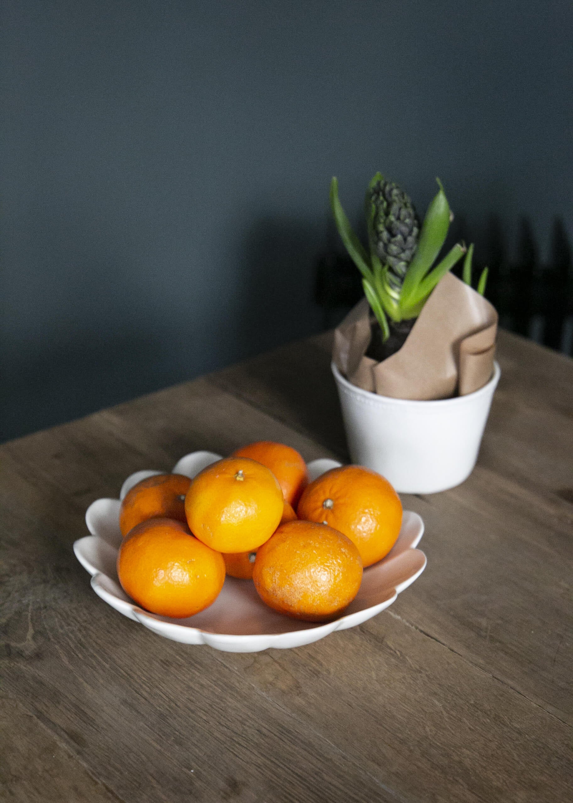 Venus deep dessert plate in white porcelain