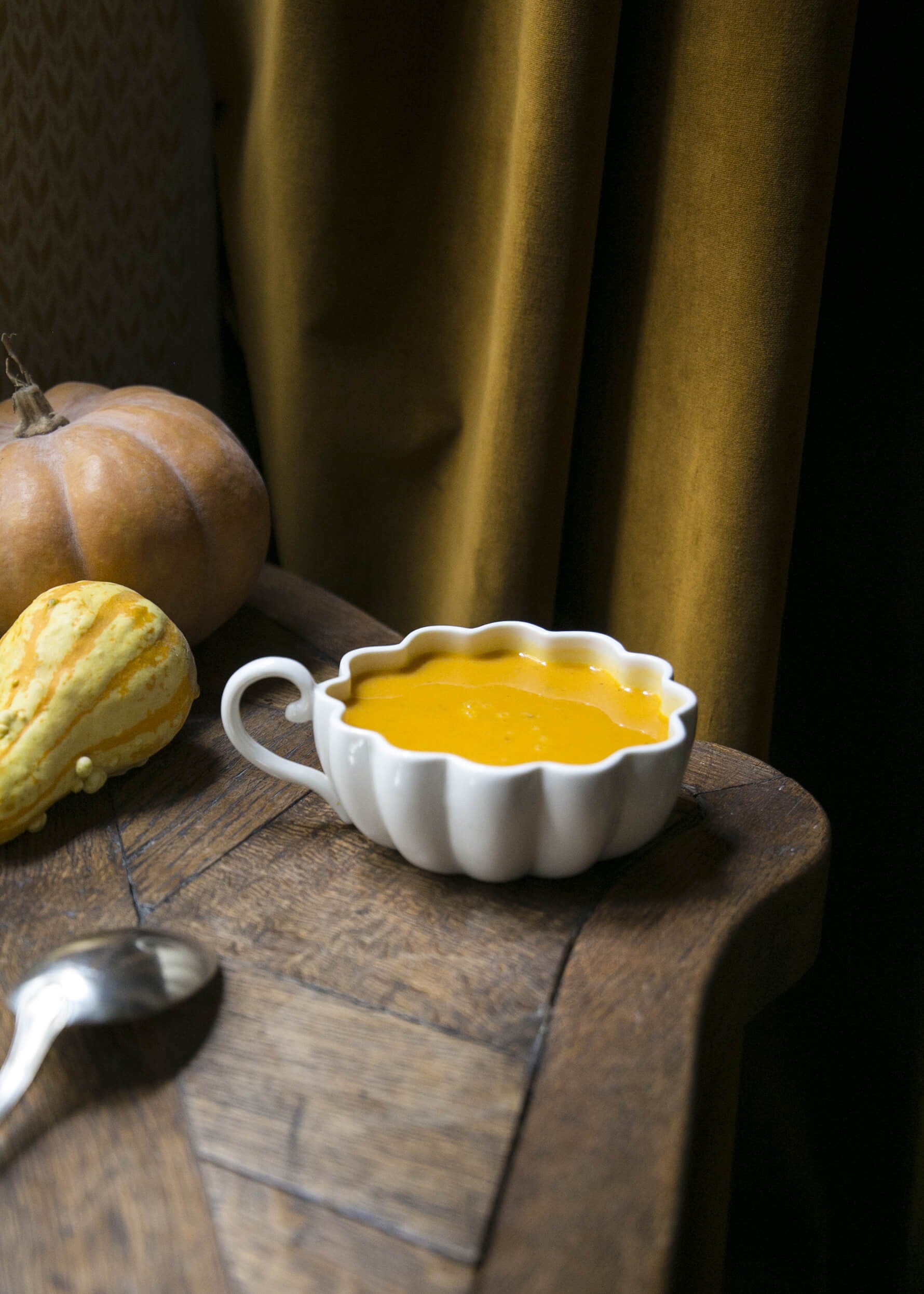 Tasse à bouillon Vénus en porcelaine blanche