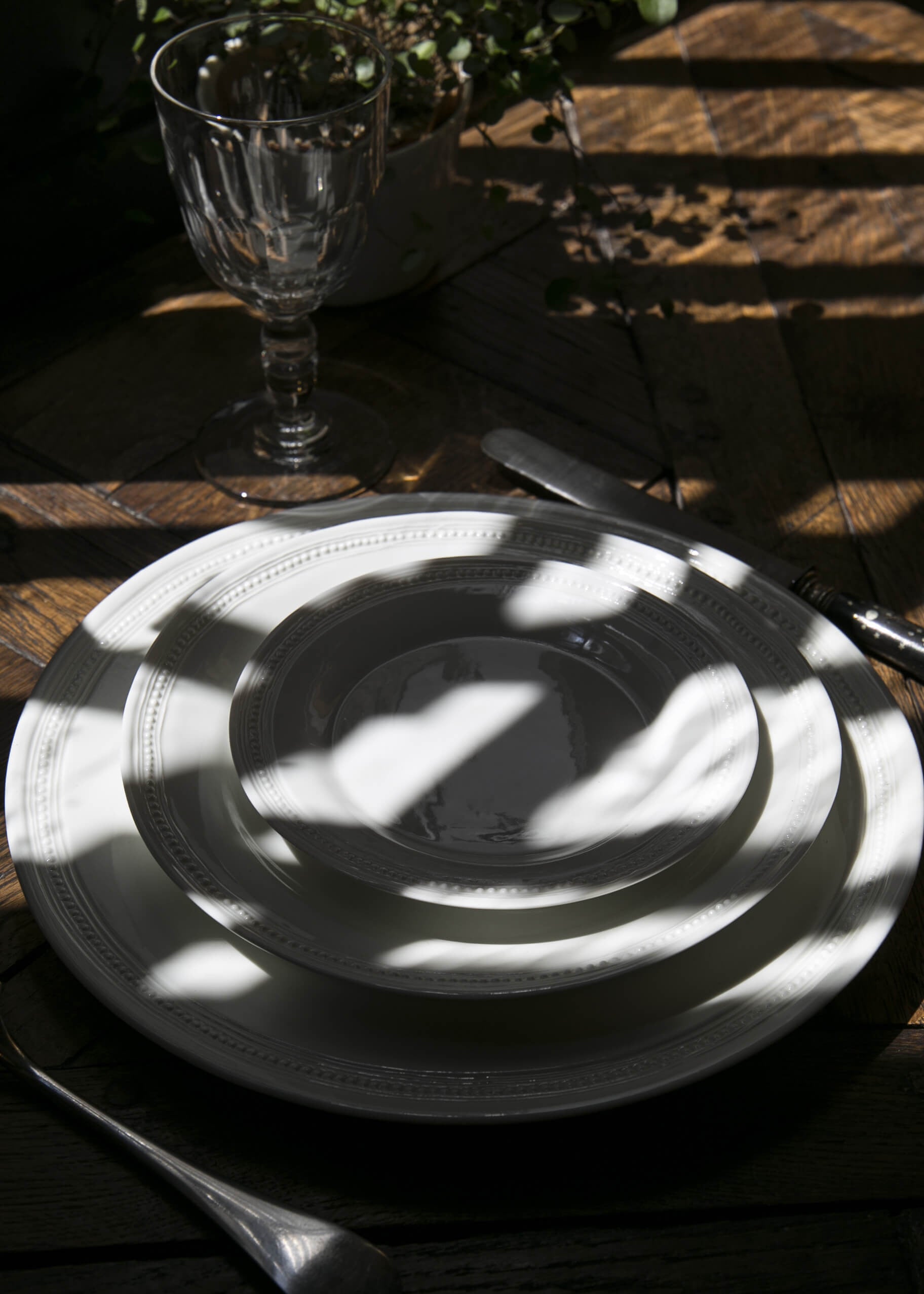 Louis XVI dessert plate in white porcelain