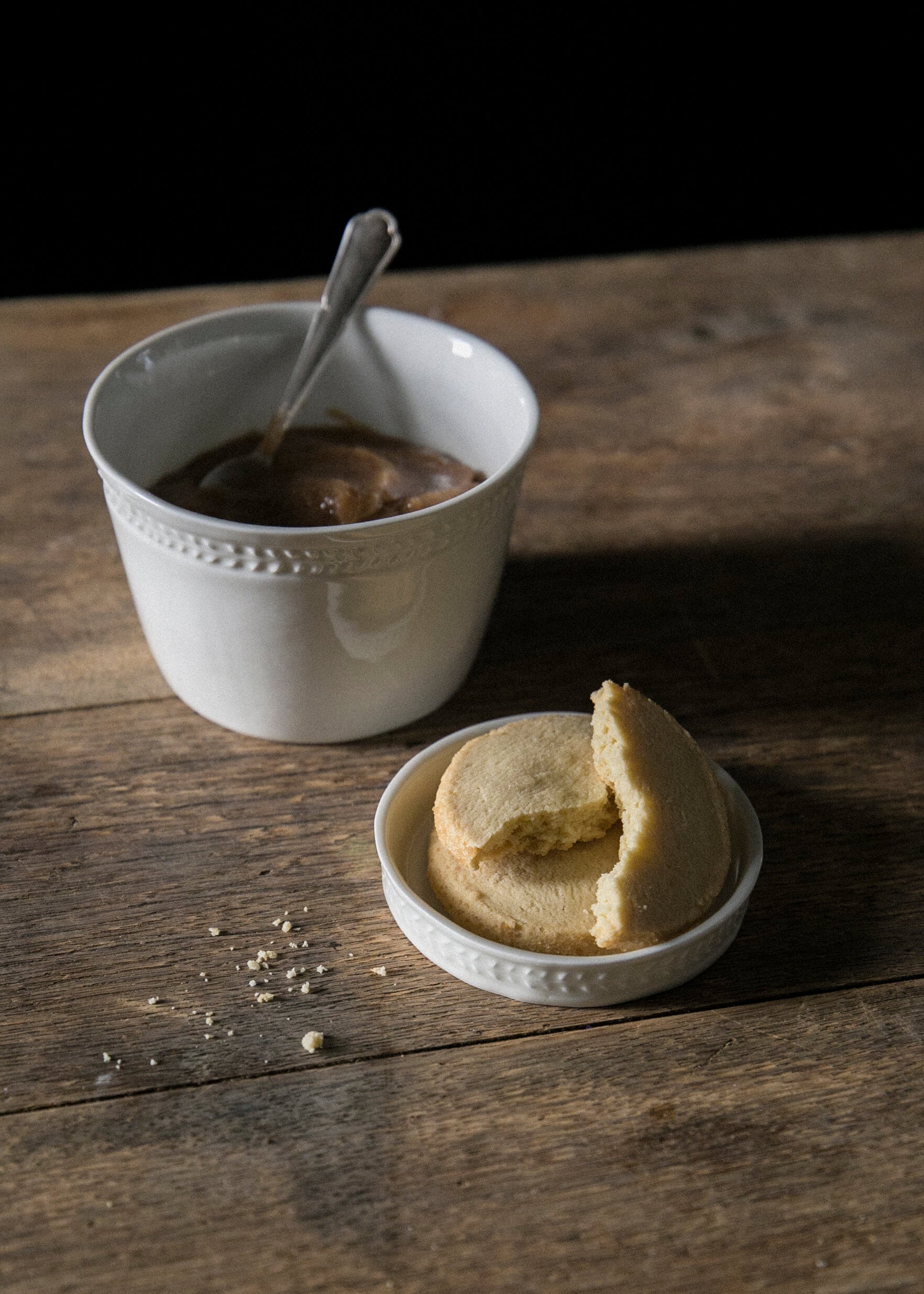 Small Empire saucer in white porcelain