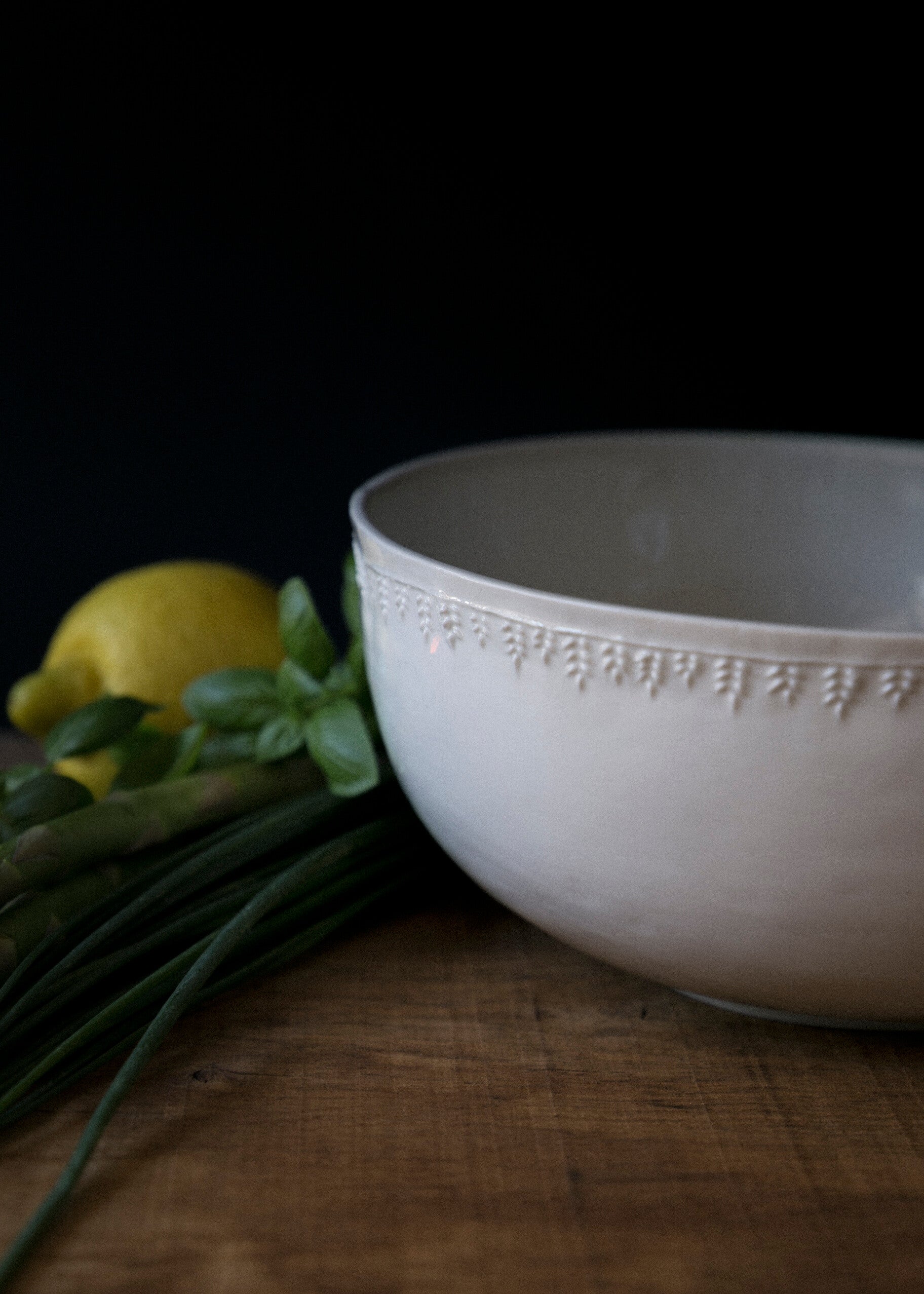 Demeter round salad bowl in white porcelain