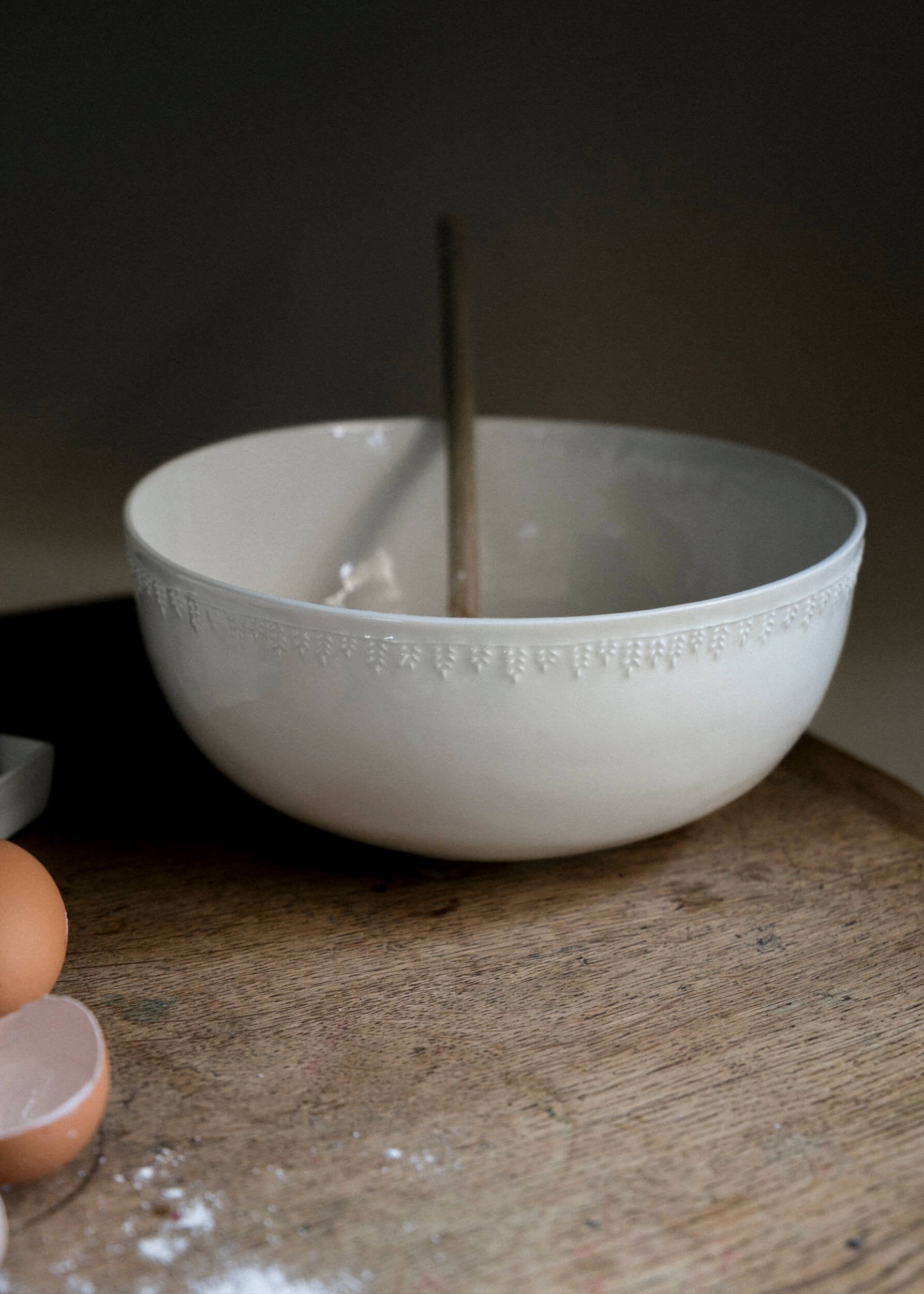 Demeter round salad bowl in white porcelain