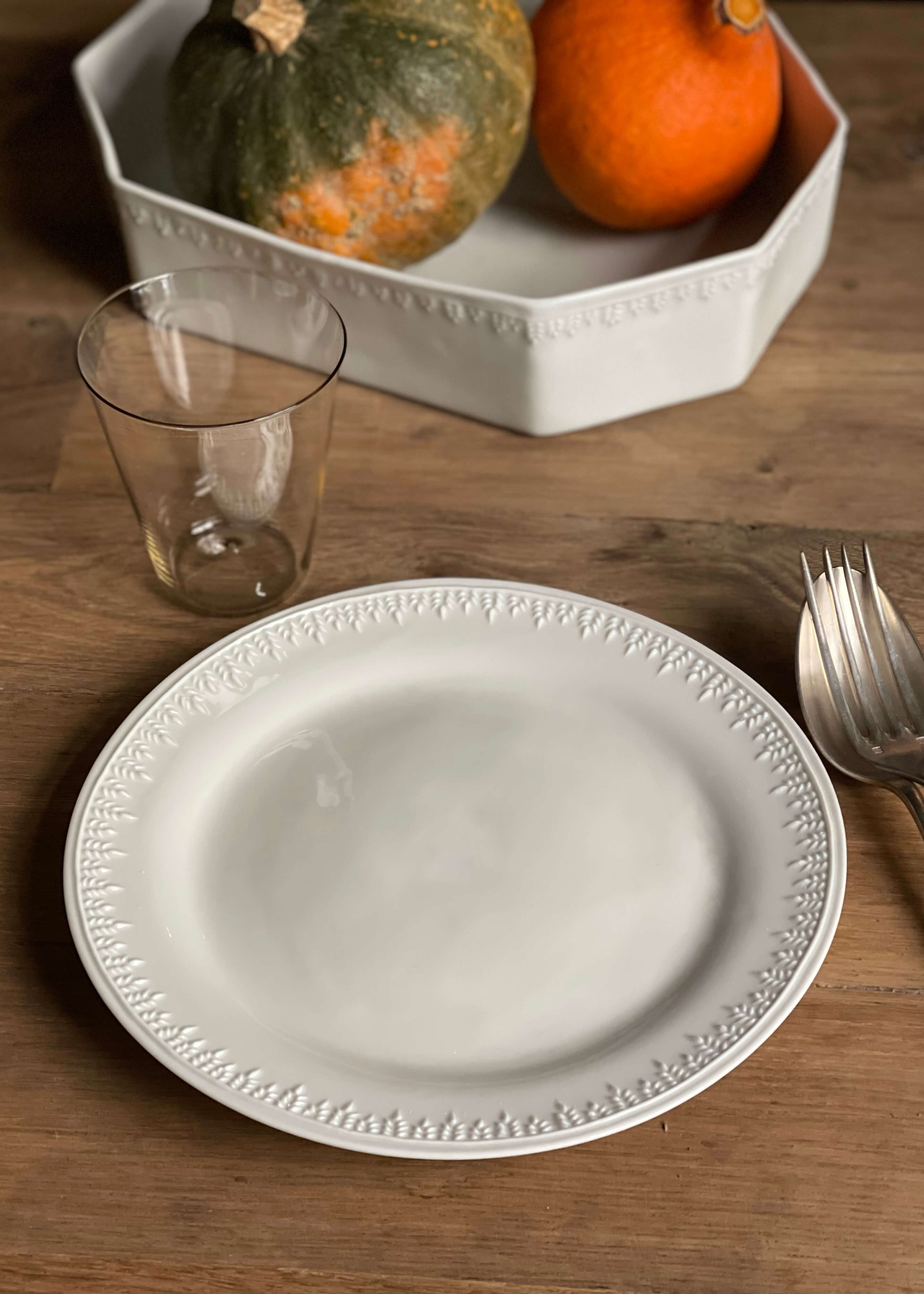 Assiette à dîner Déméter en porcelaine blanche