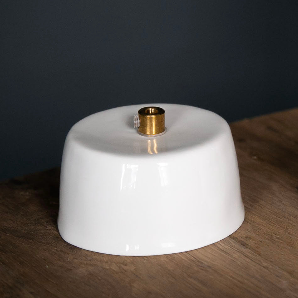Straight ceiling rose in white porcelain