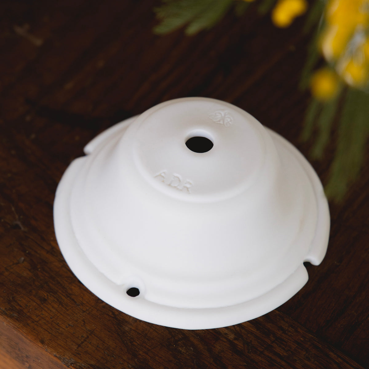 Grand cache domino rosace en porcelaine blanche