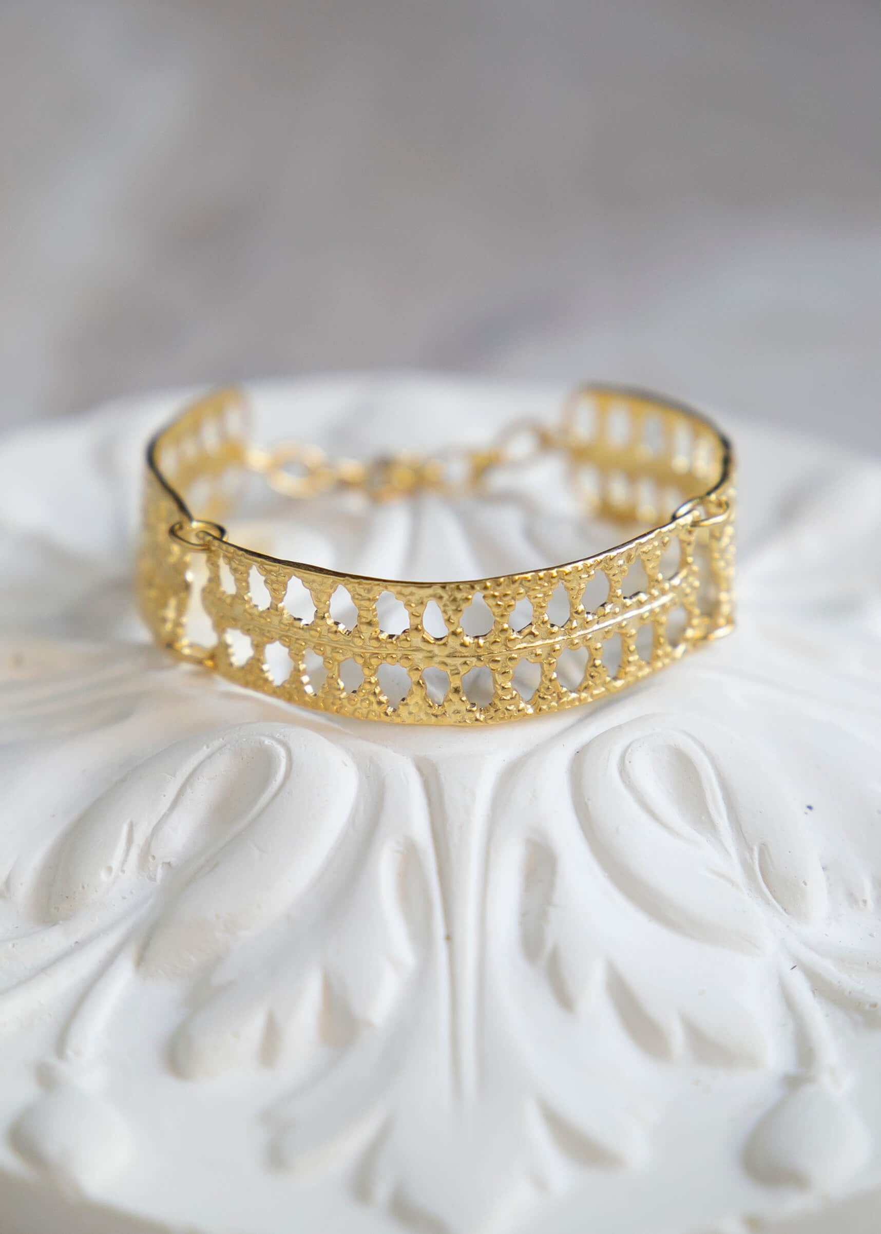 Silver-gilt bangle Lace