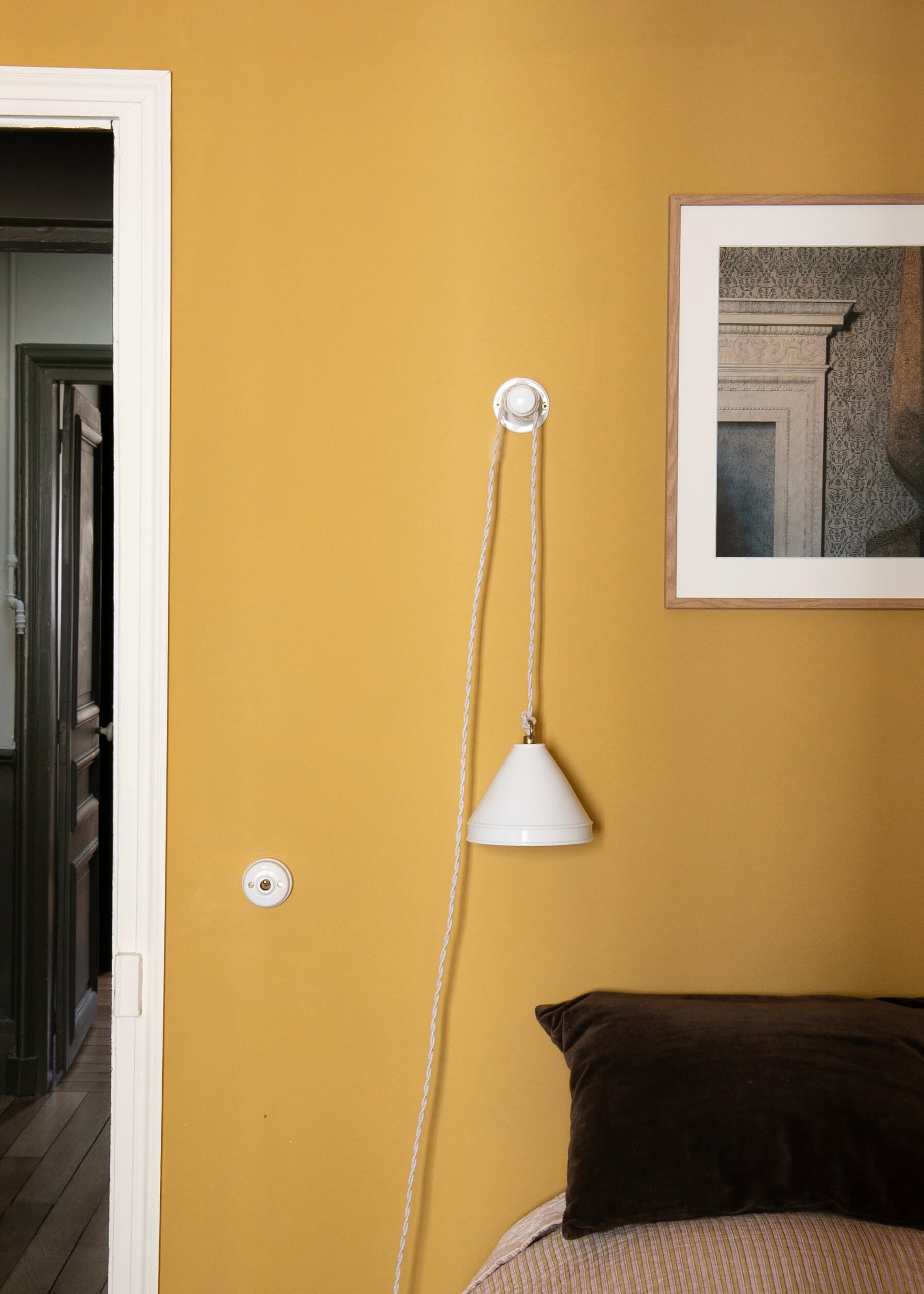 Medium Behor porcelain pendant light