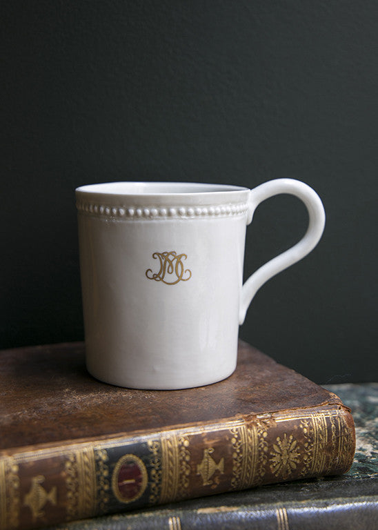 Tea mug with Louis XVI handle in white porcelain