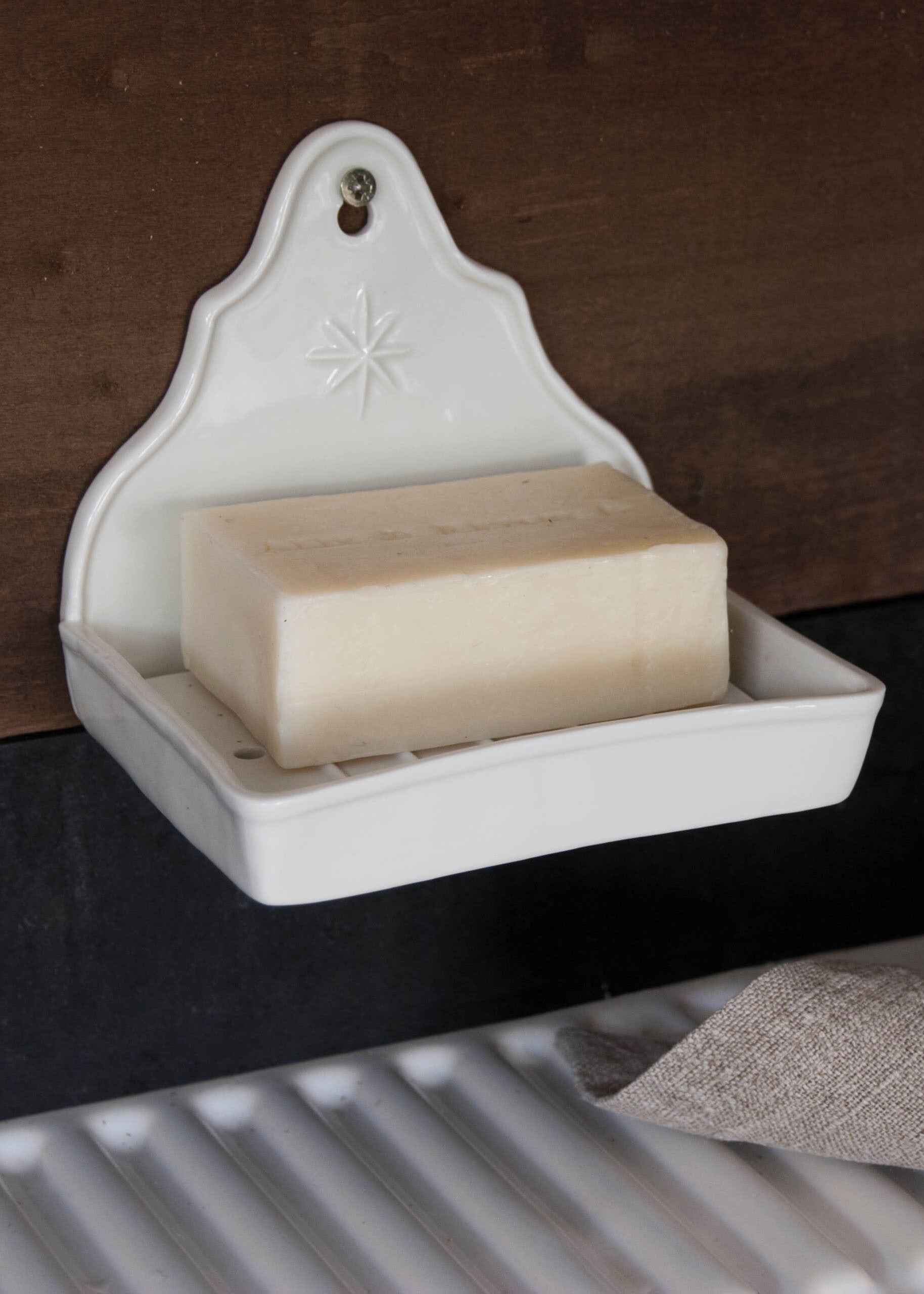 Etoile wall soap dish in white porcelain