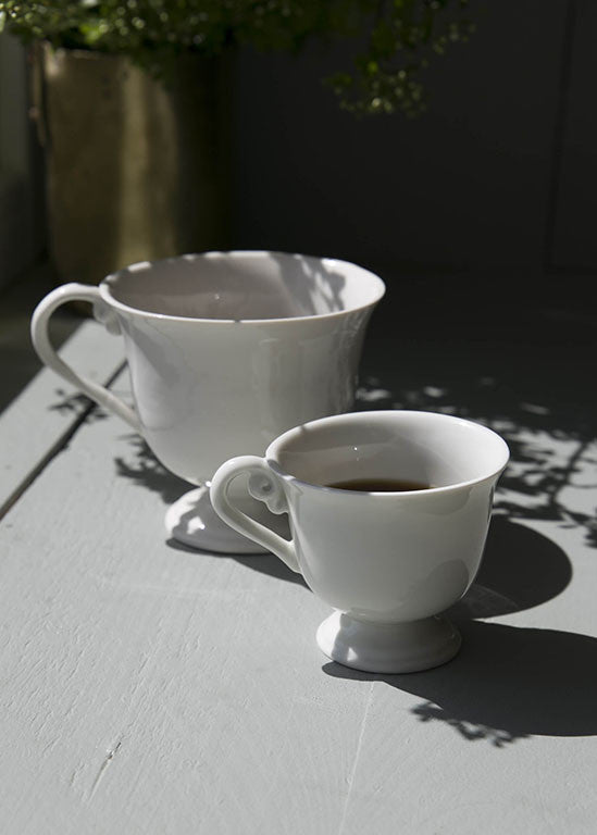 Tasse à thé piédouche | Porcelaine de Limoges | Fait à la main | Alix D. Reynis