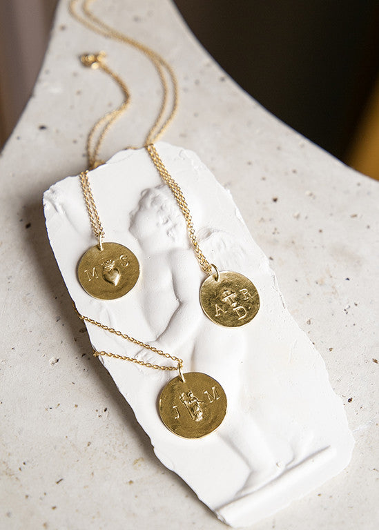 Personalized Amore 18-karat gold imprint medal