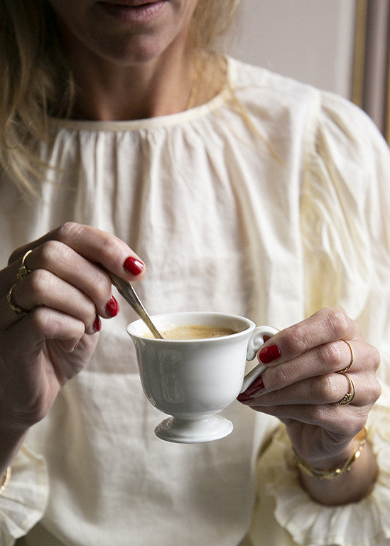 Tasse à café piédouche | Porcelaine de Limoges | Vaisselle | Alix D. Reynis