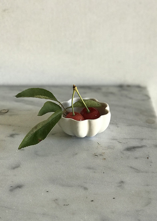 Small round Venus bowl in white porcelain