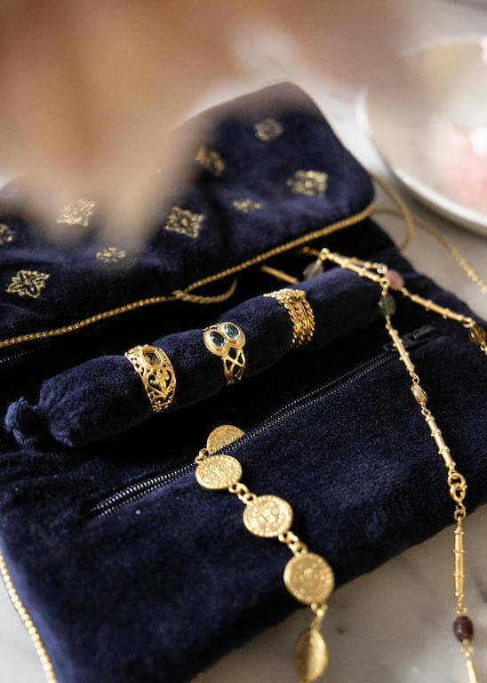 Trousse à bijoux en velours bleu nuit