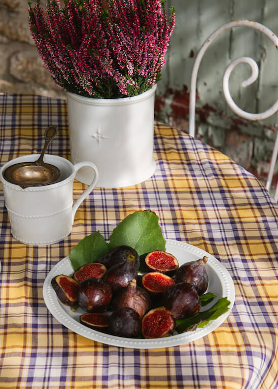 Oreste latte mug in white porcelain