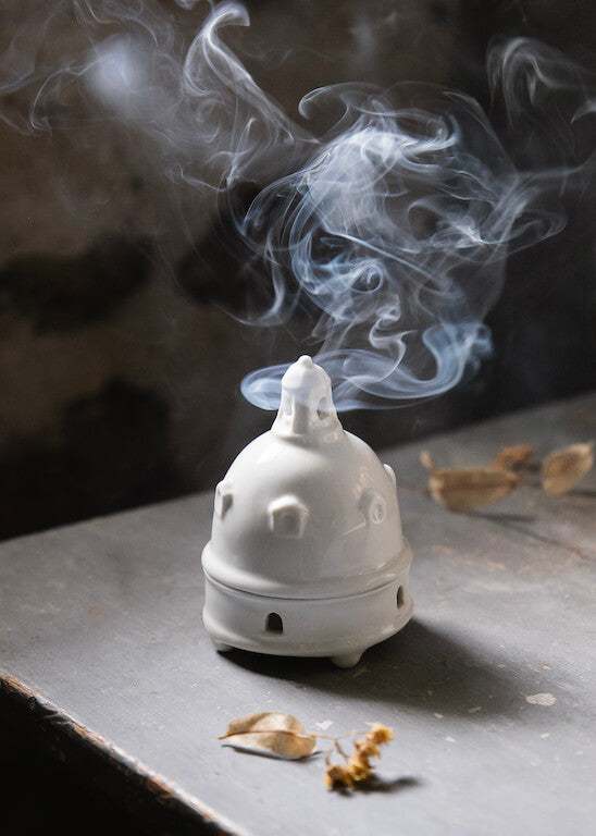 Cardinal incense burner in white porcelain