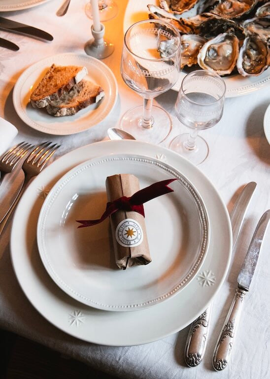 Assiette à dessert Louis XVI en porcelaine blanche