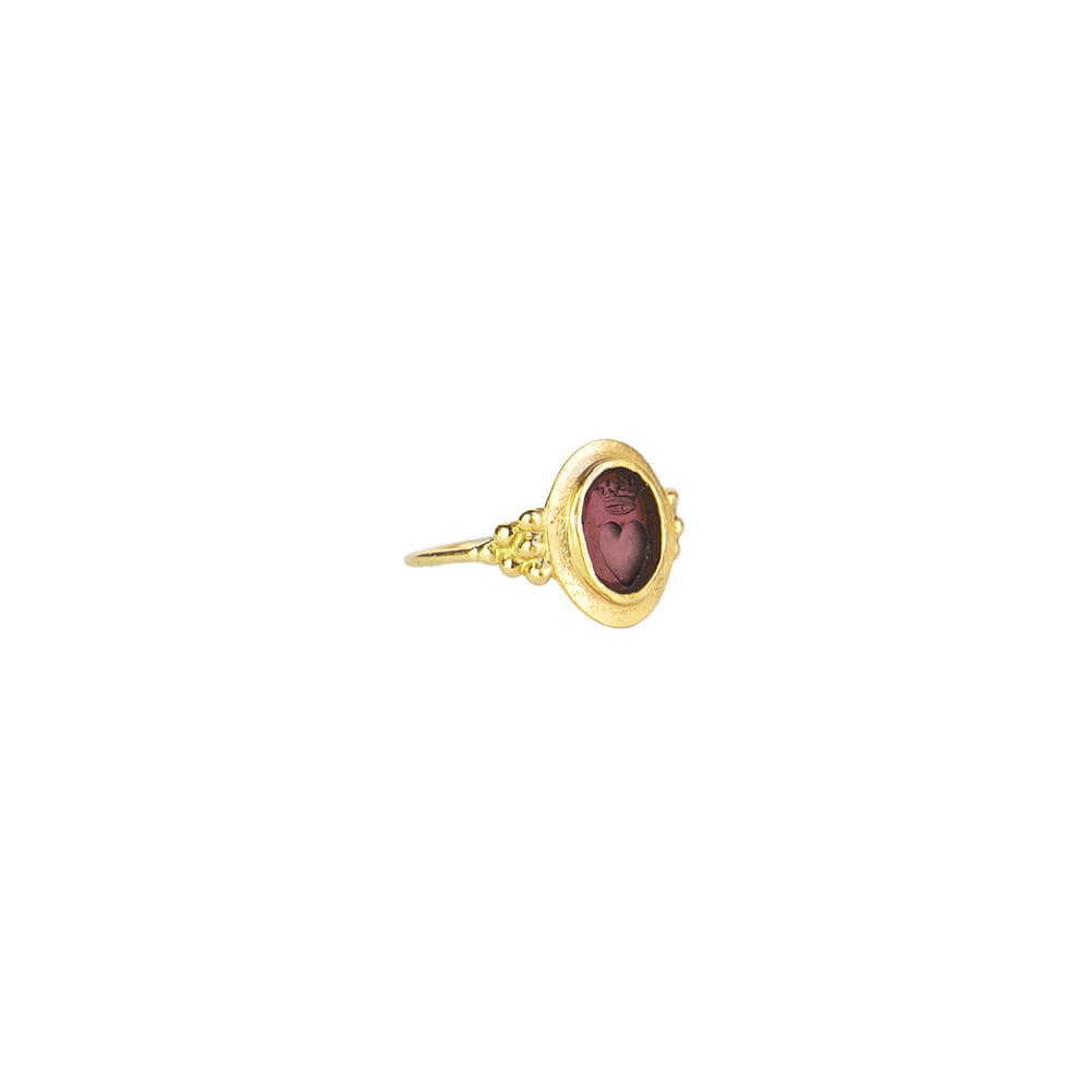 Amore 18k gold intaglio ring