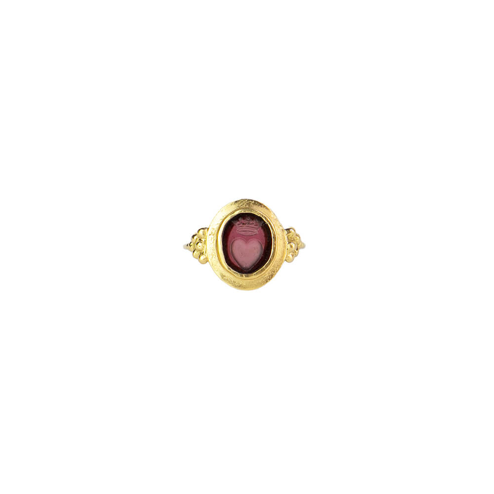 Amore 18k gold intaglio ring