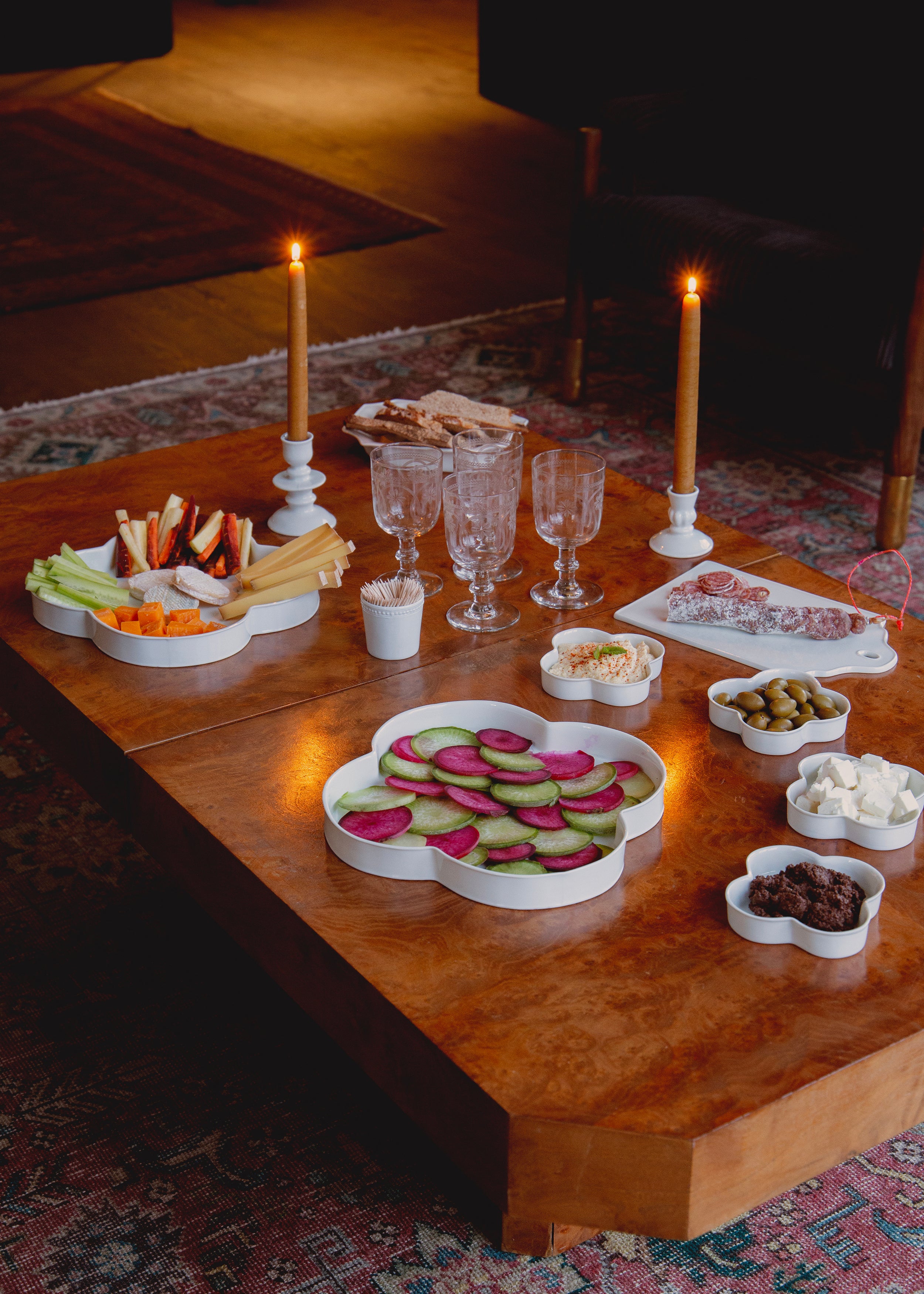  Quadrilobée saucer in white porcelain