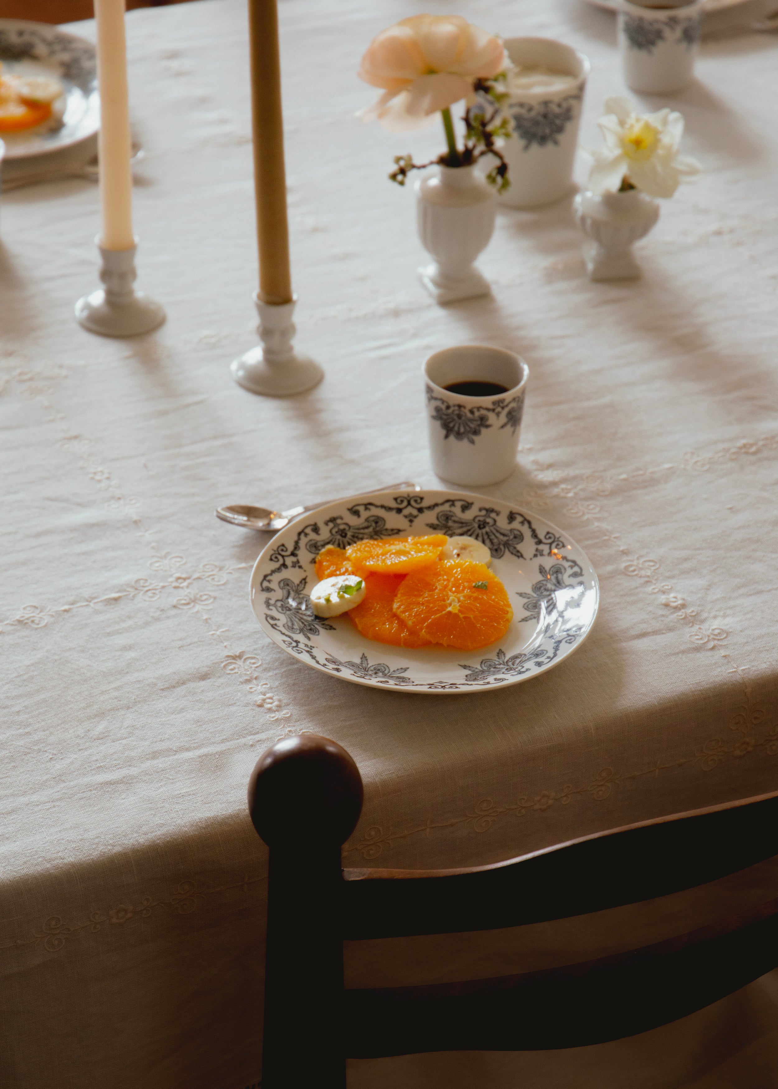 Plume white porcelain dessert plate