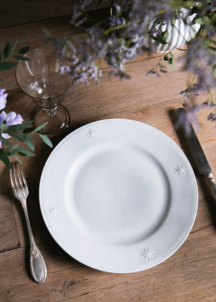 Etoile dinner plate in white porcelain