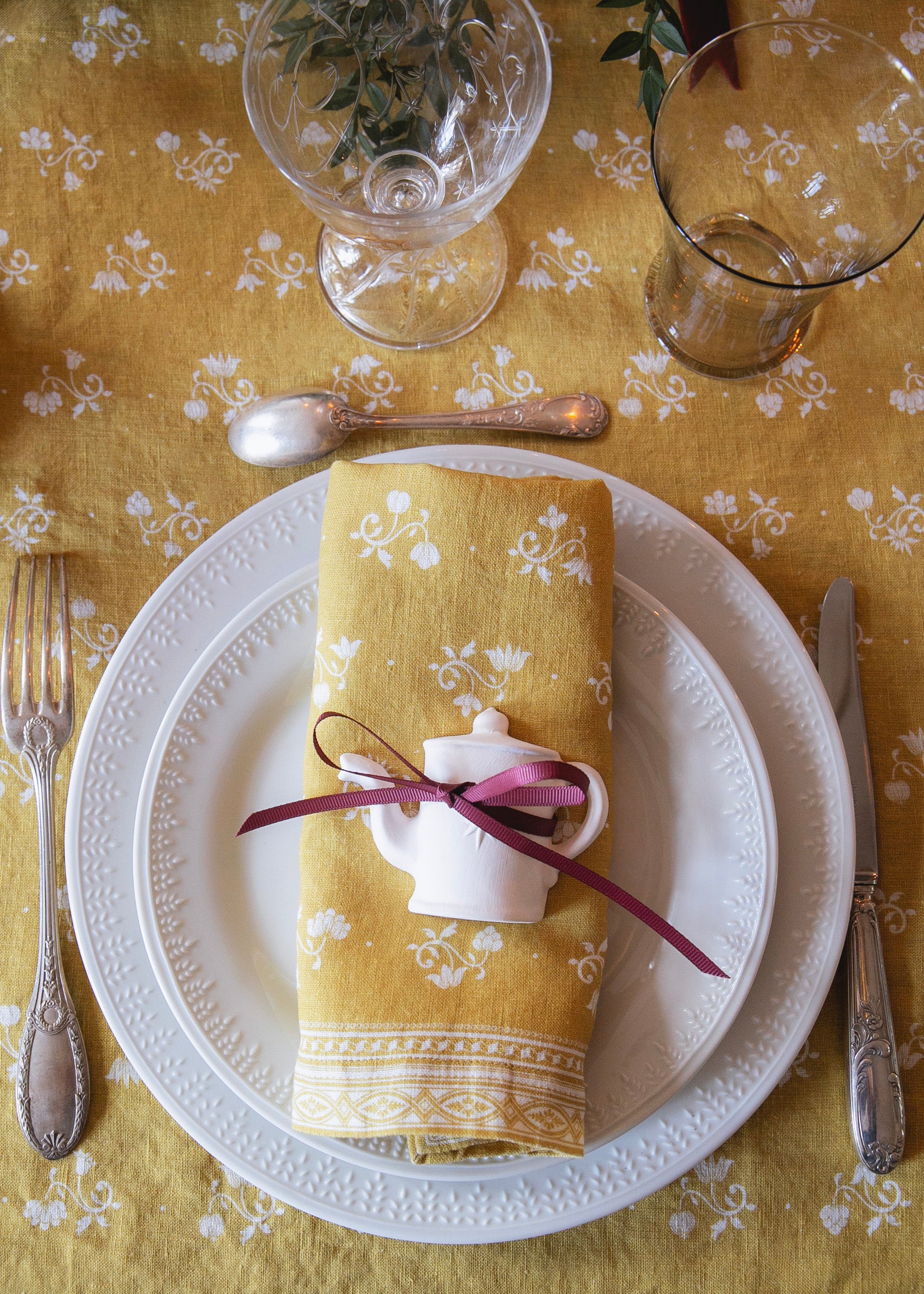 Coffret de 6 assiettes à dîner Déméter et 6 assiettes à dessert Déméter en porcelaine banche