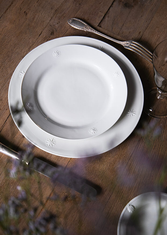 Etoile dinner plate in white porcelain