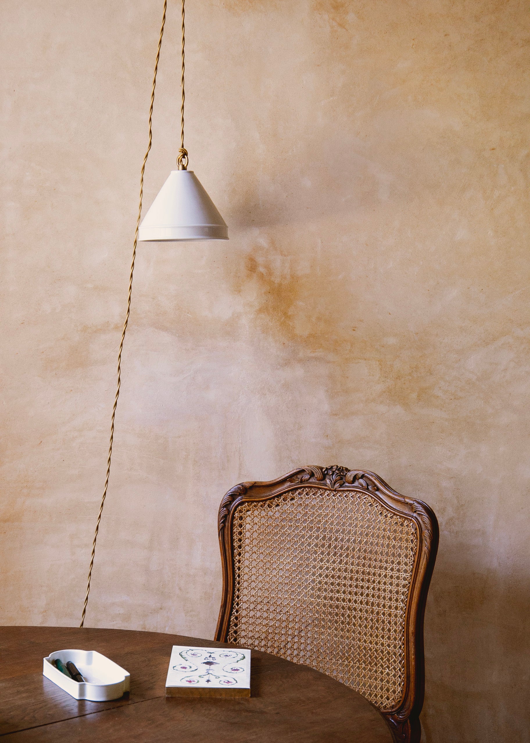 Behor white porcelain portable lamp