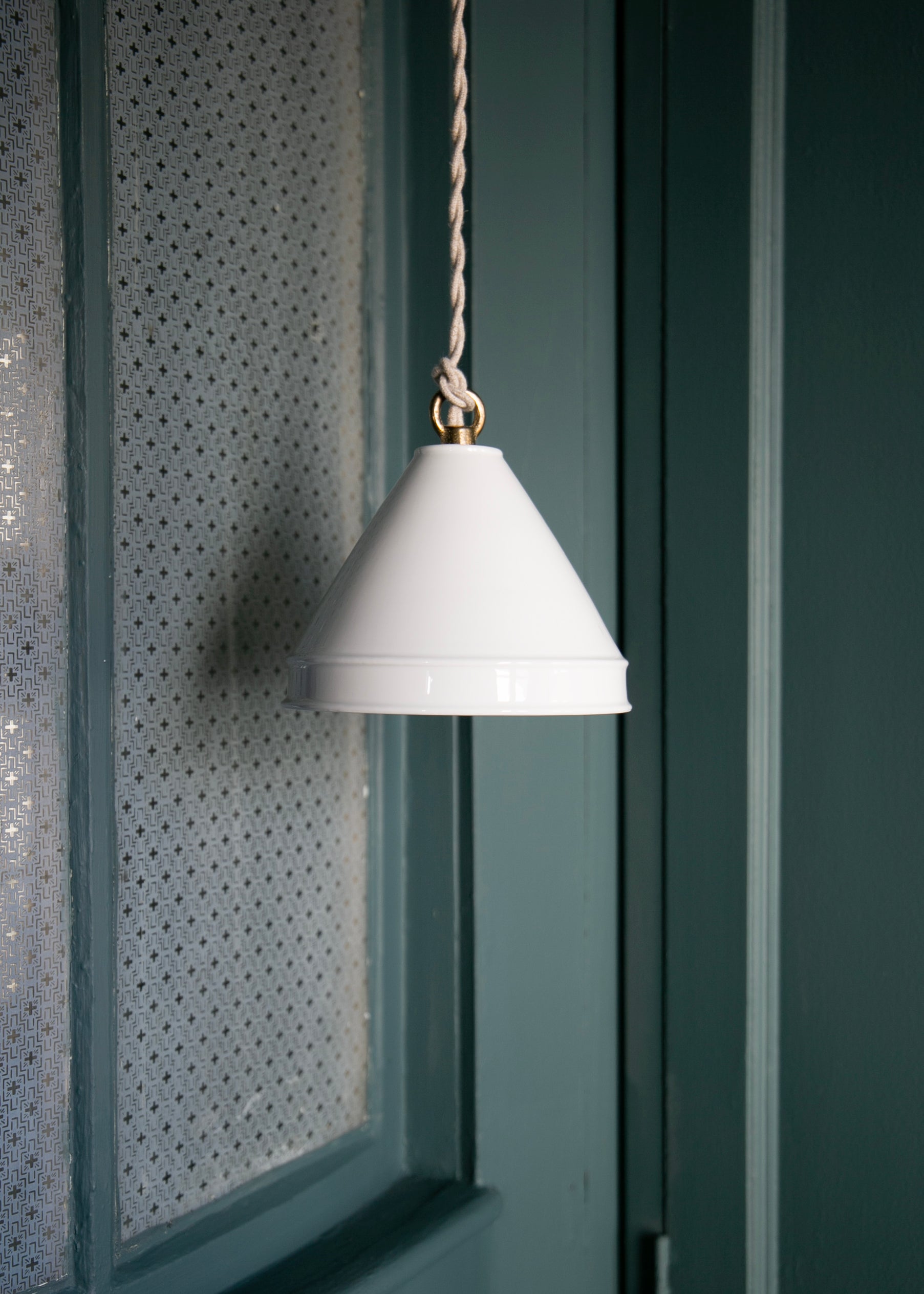 Medium Behor porcelain pendant light