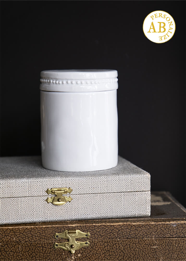 Louis XVI round box in white porcelain