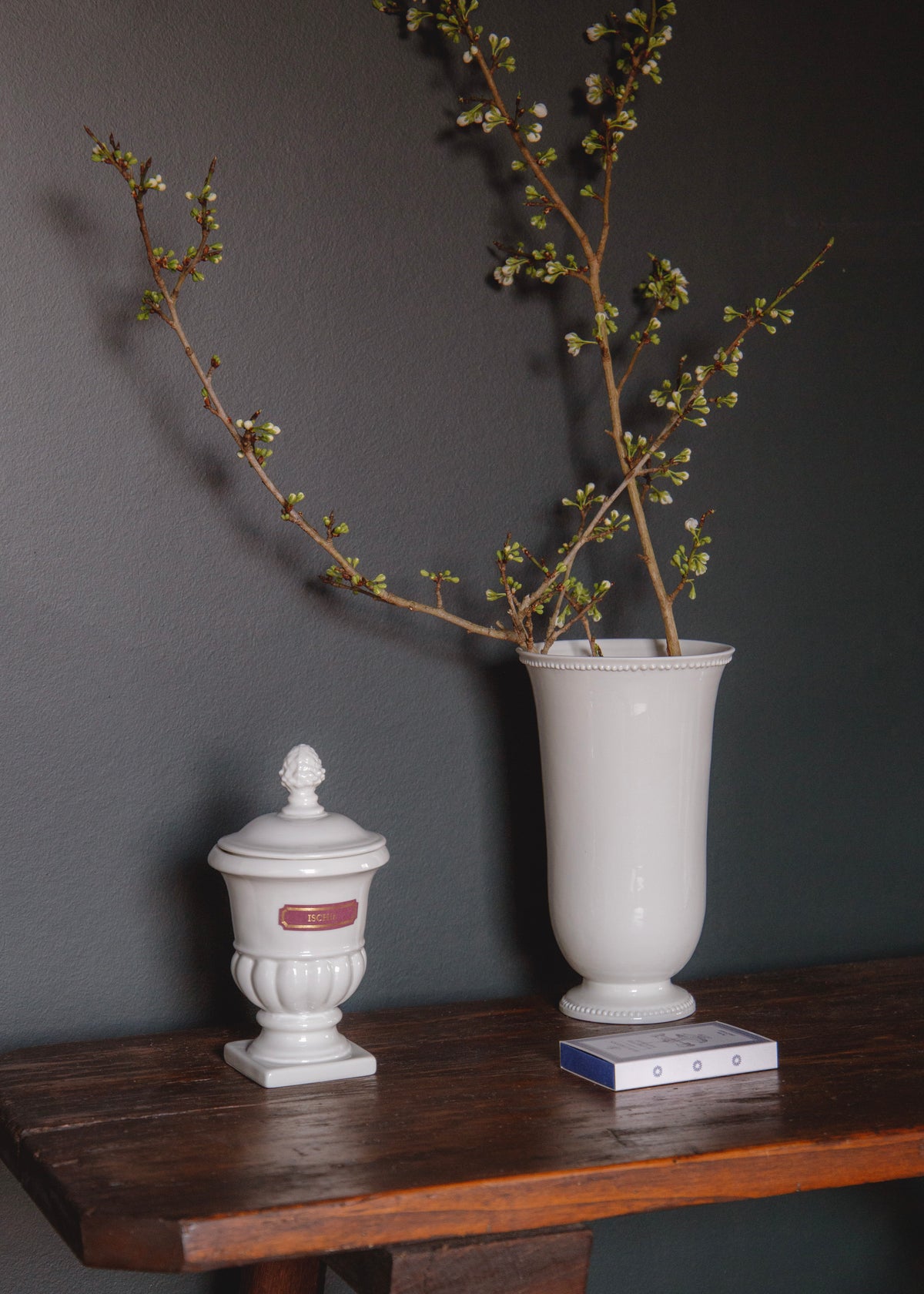Louis XVI Vase in white porcelain 