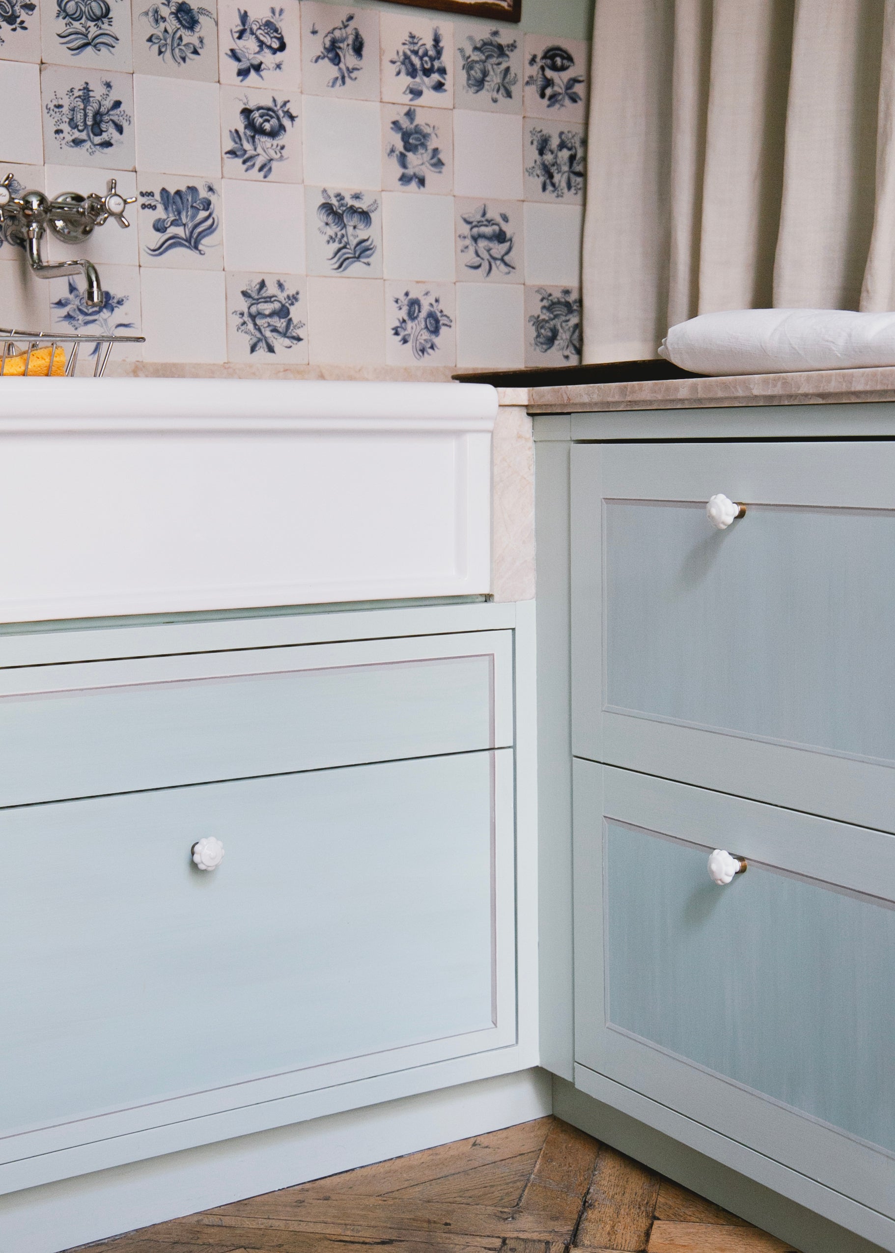 Bouton de placard en porcelaine de Limoges