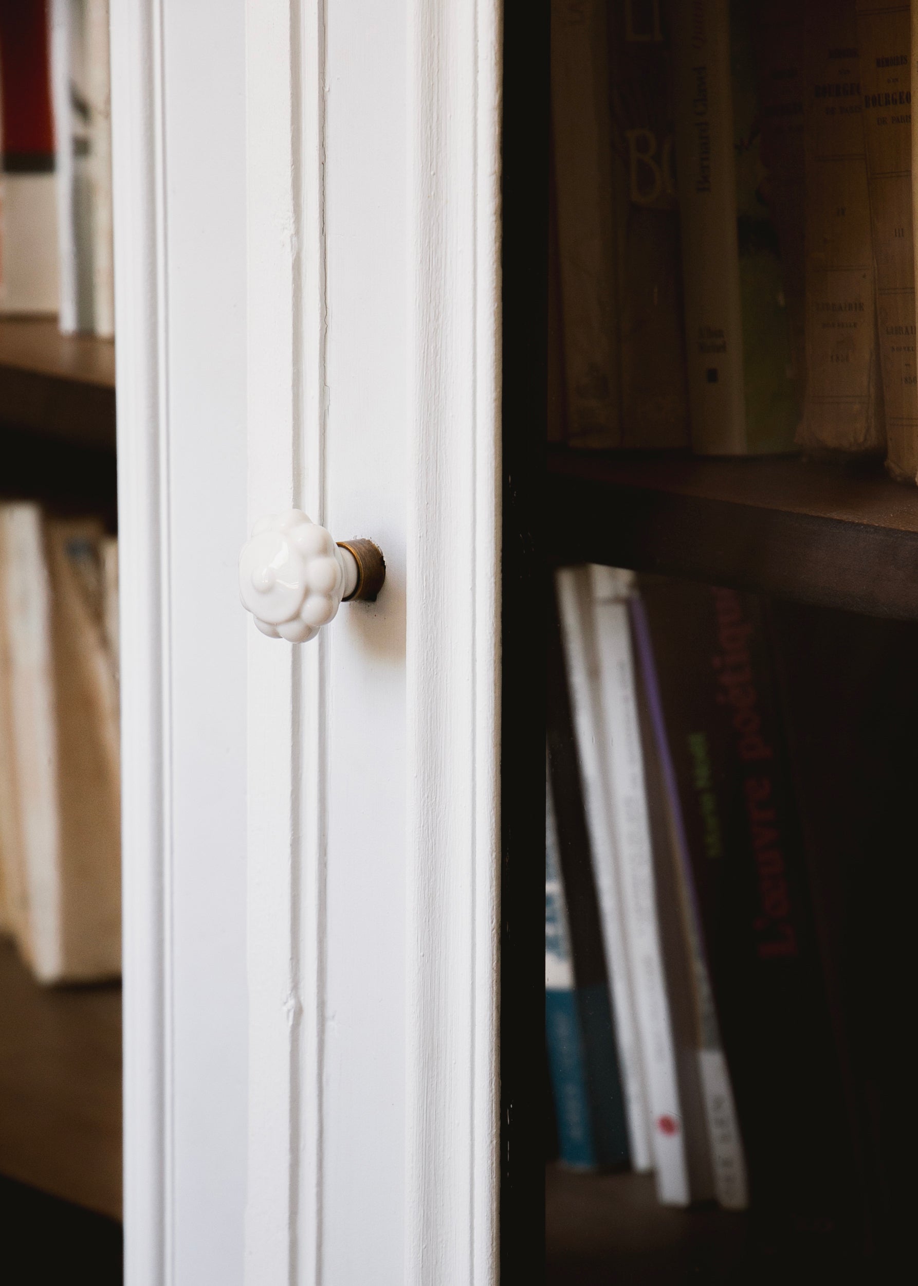 Bouton de placard en porcelaine de Limoges