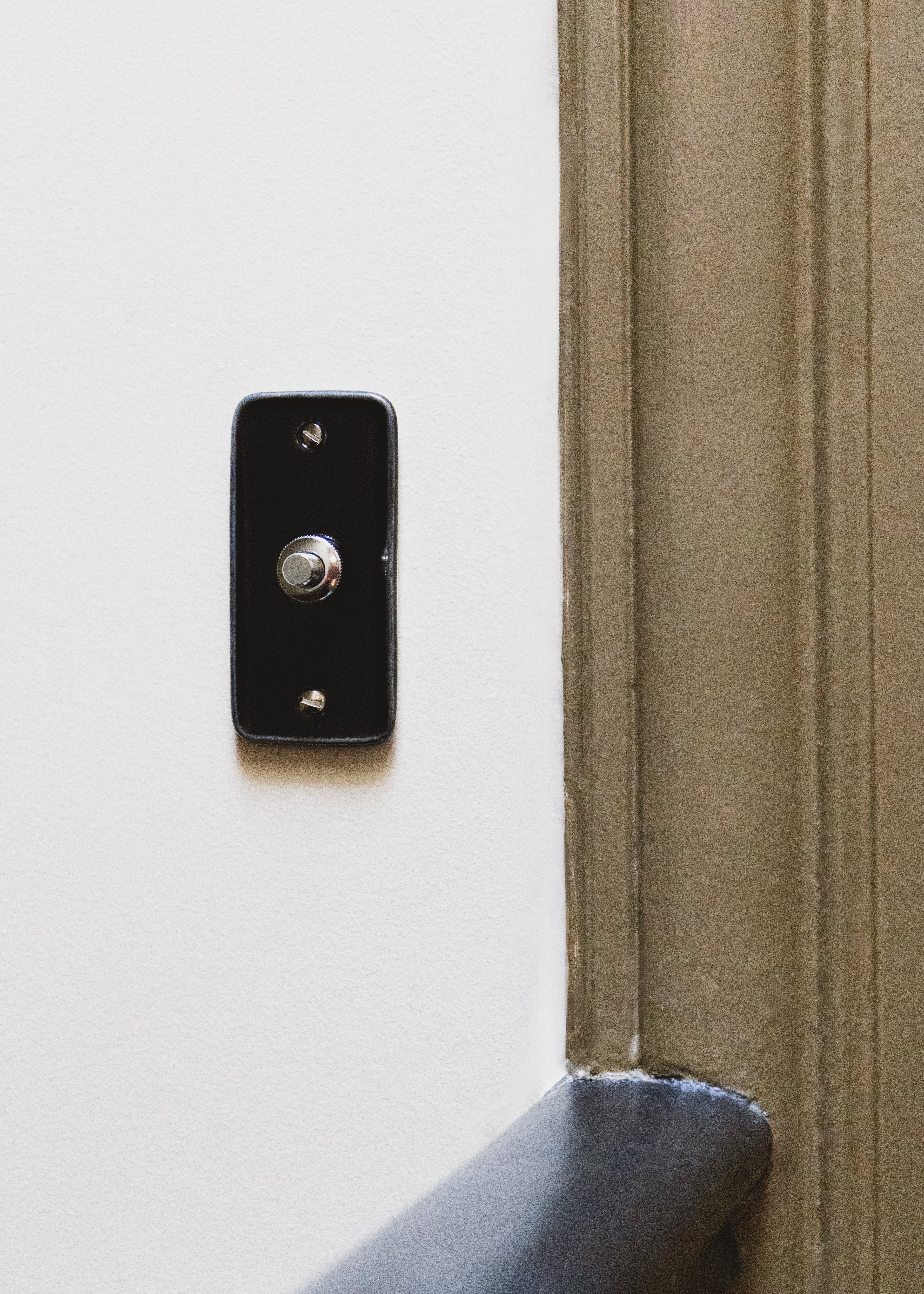 ADR x HI Single Doorbell in Black Porcelain