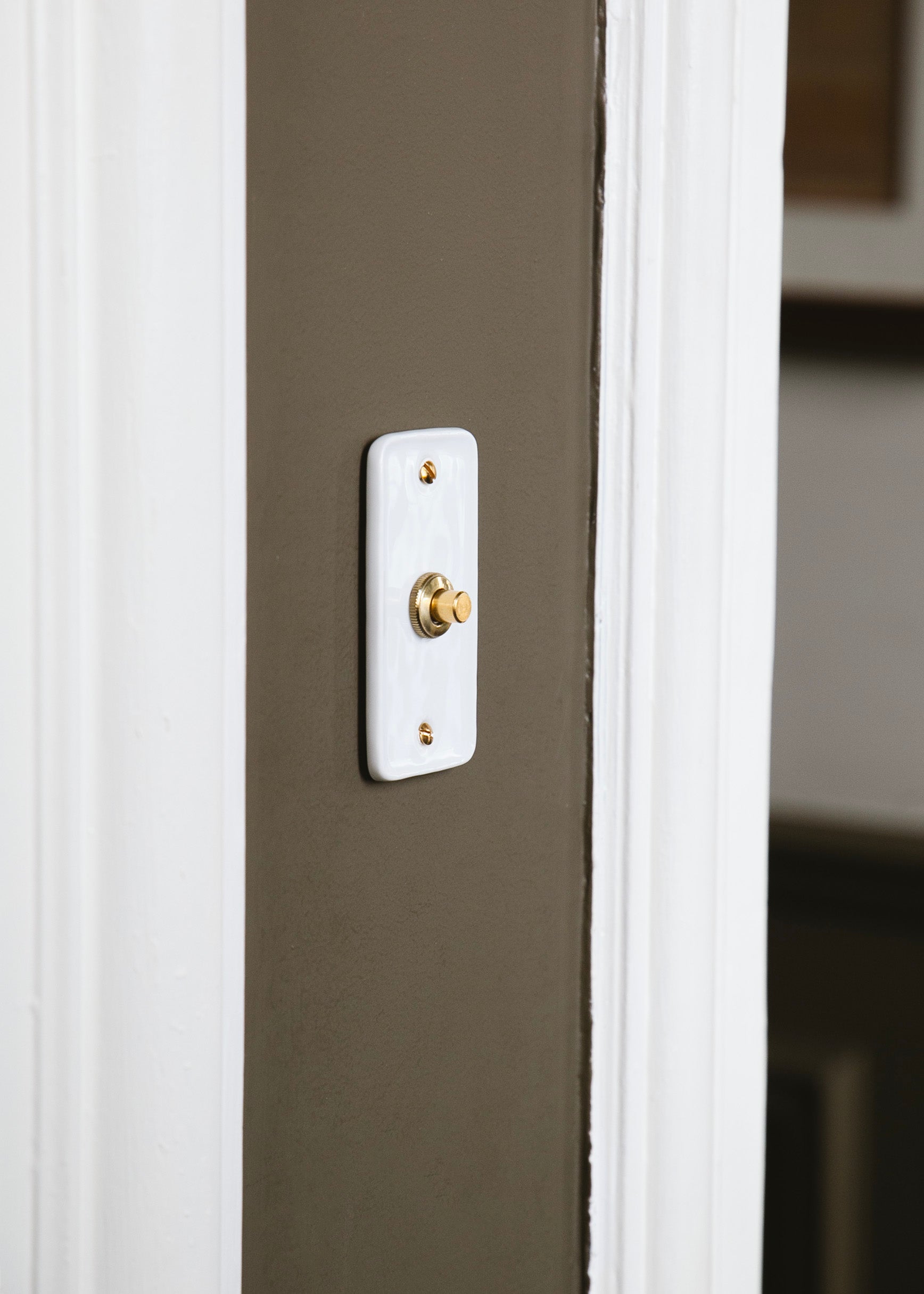 ADR x HI Single Doorbell in White Porcelain