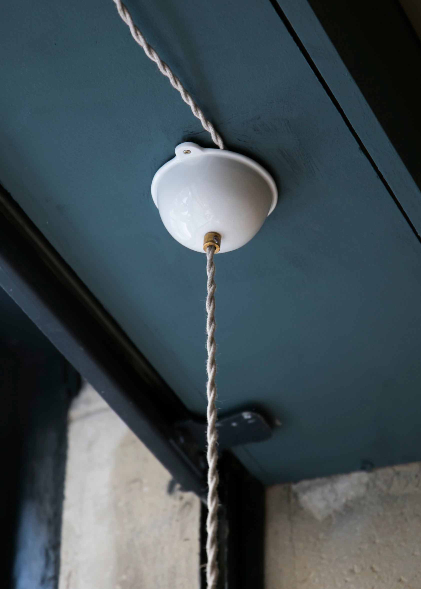 Round ceiling rose in white porcelain