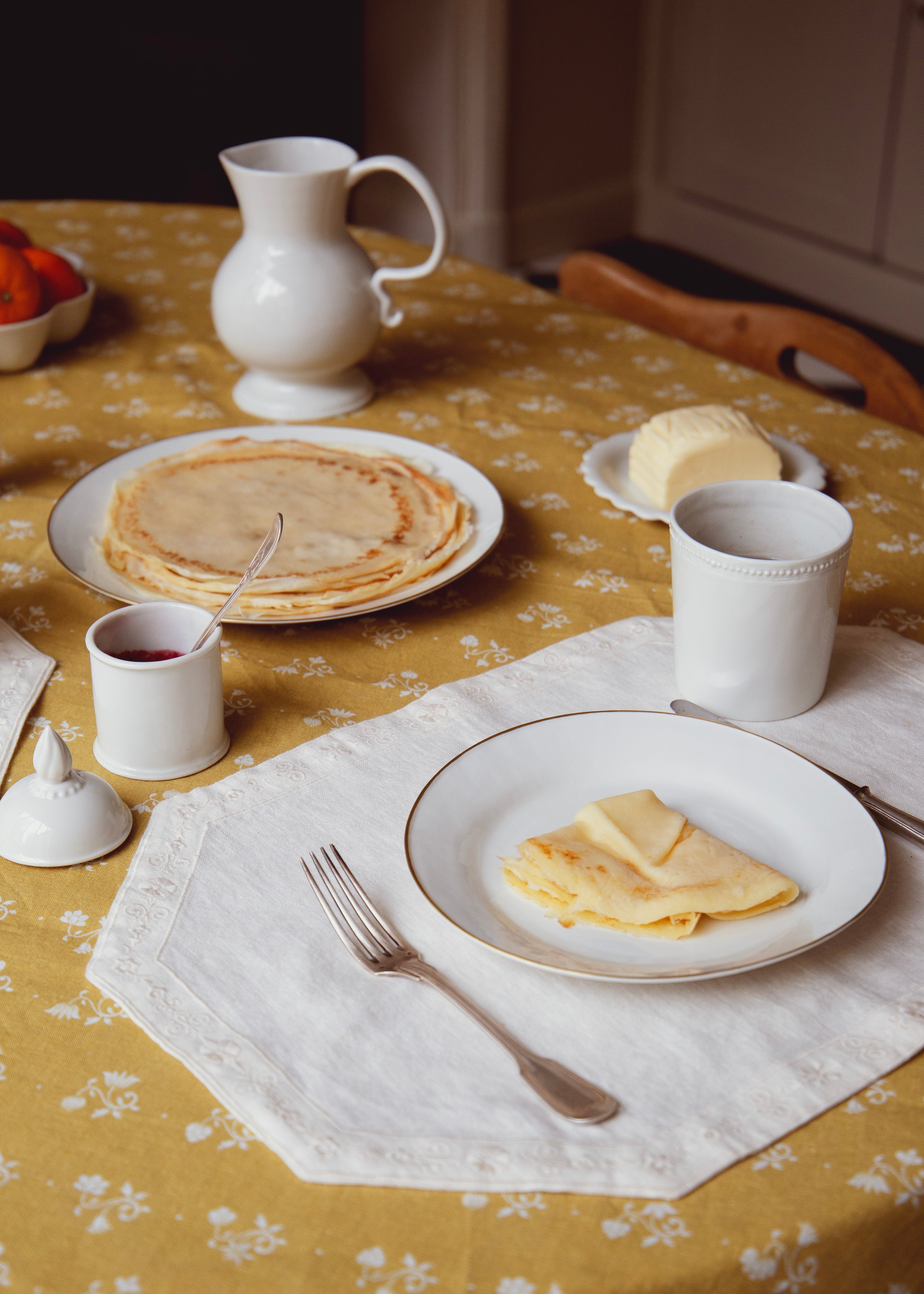 Eugénie placemat in off-white embroidered linen