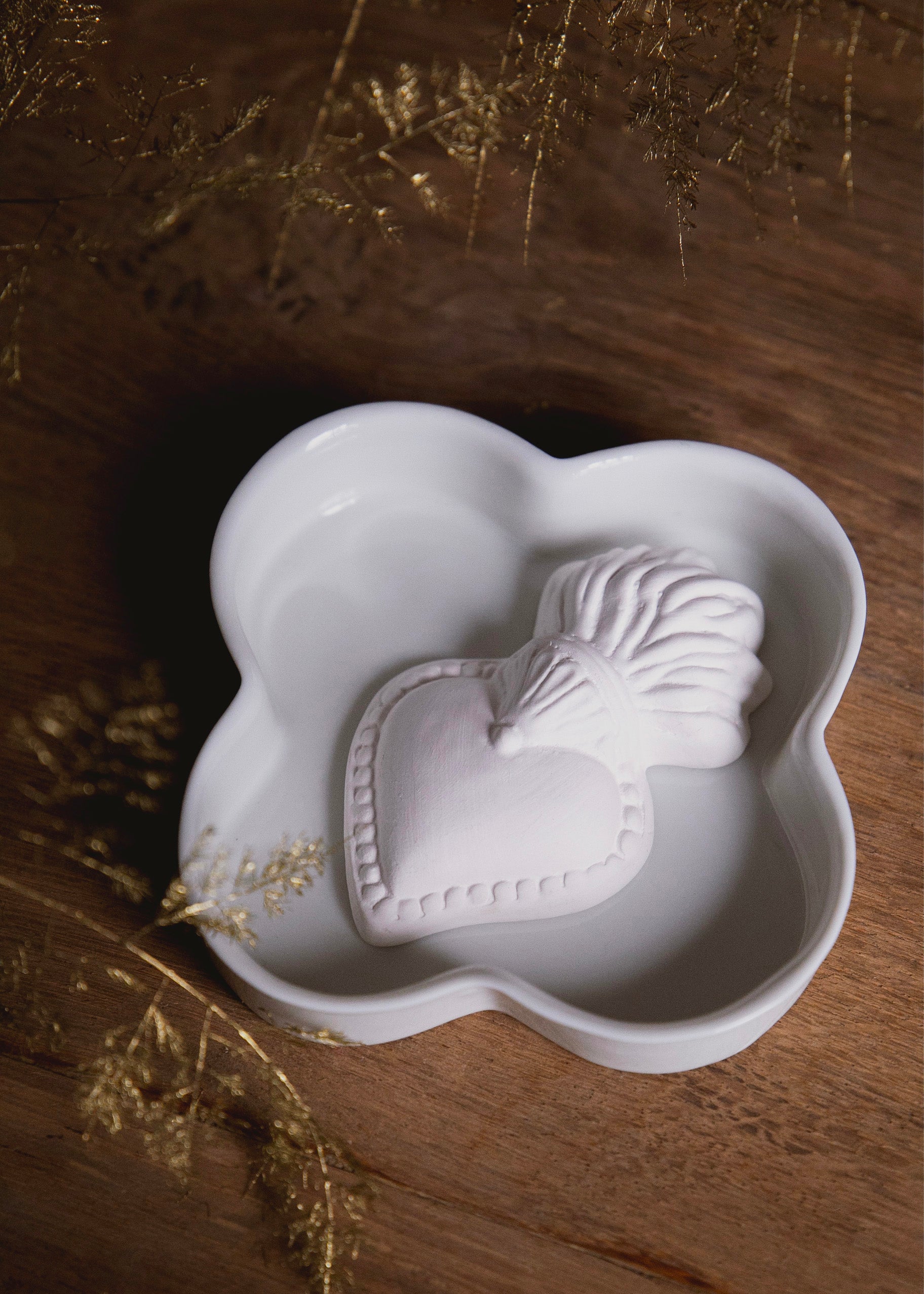  Quadrilobée saucer in white porcelain